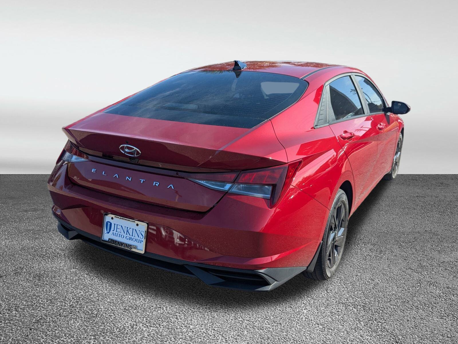 2023 Hyundai Elantra SEL photo 3