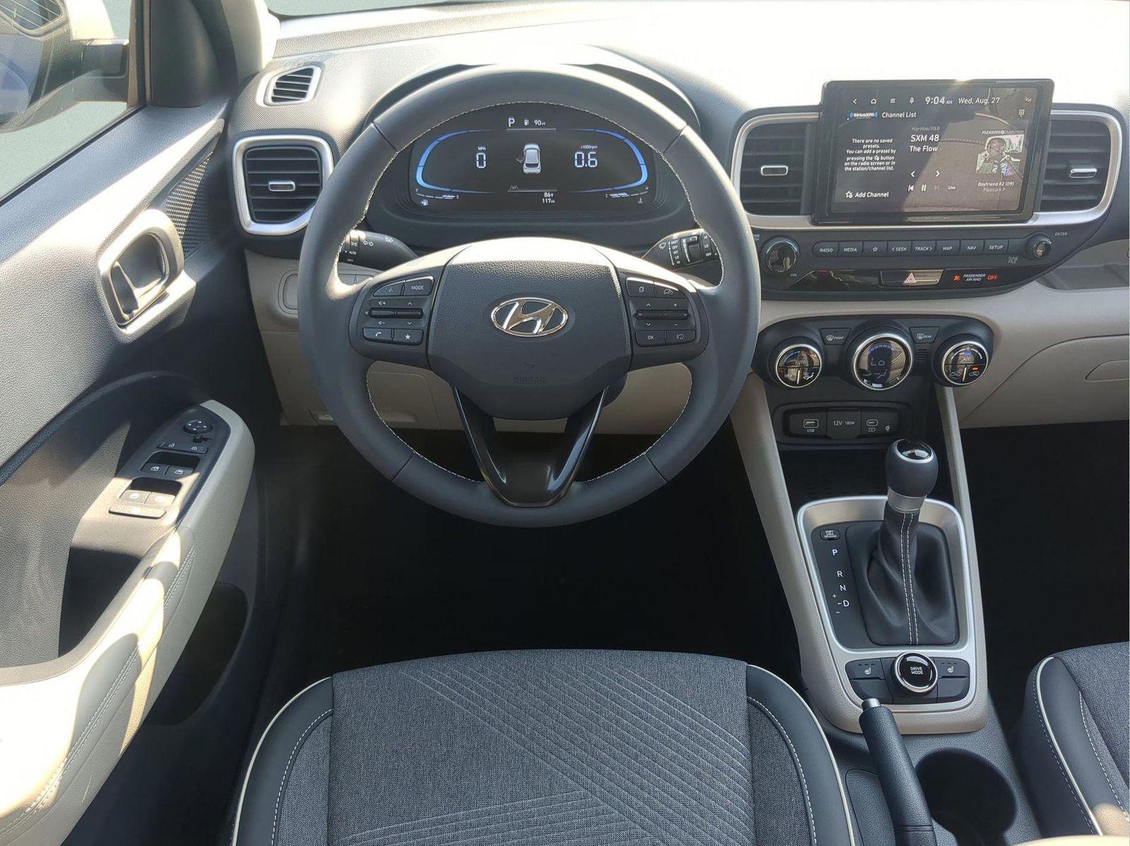 2025 Hyundai Venue Limited - Photo 27
