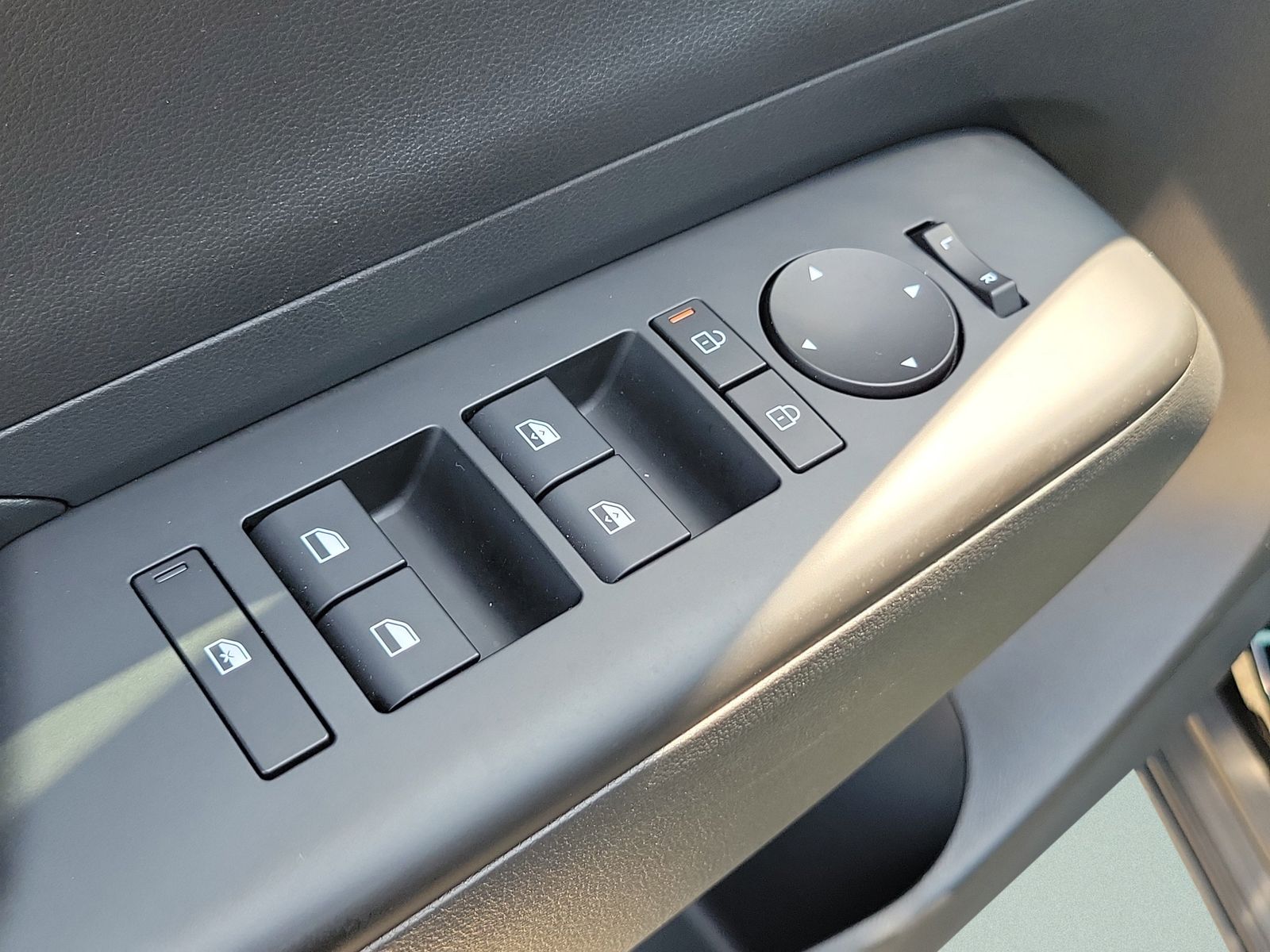 2025 Hyundai Kona SEL Convenience - Photo 26