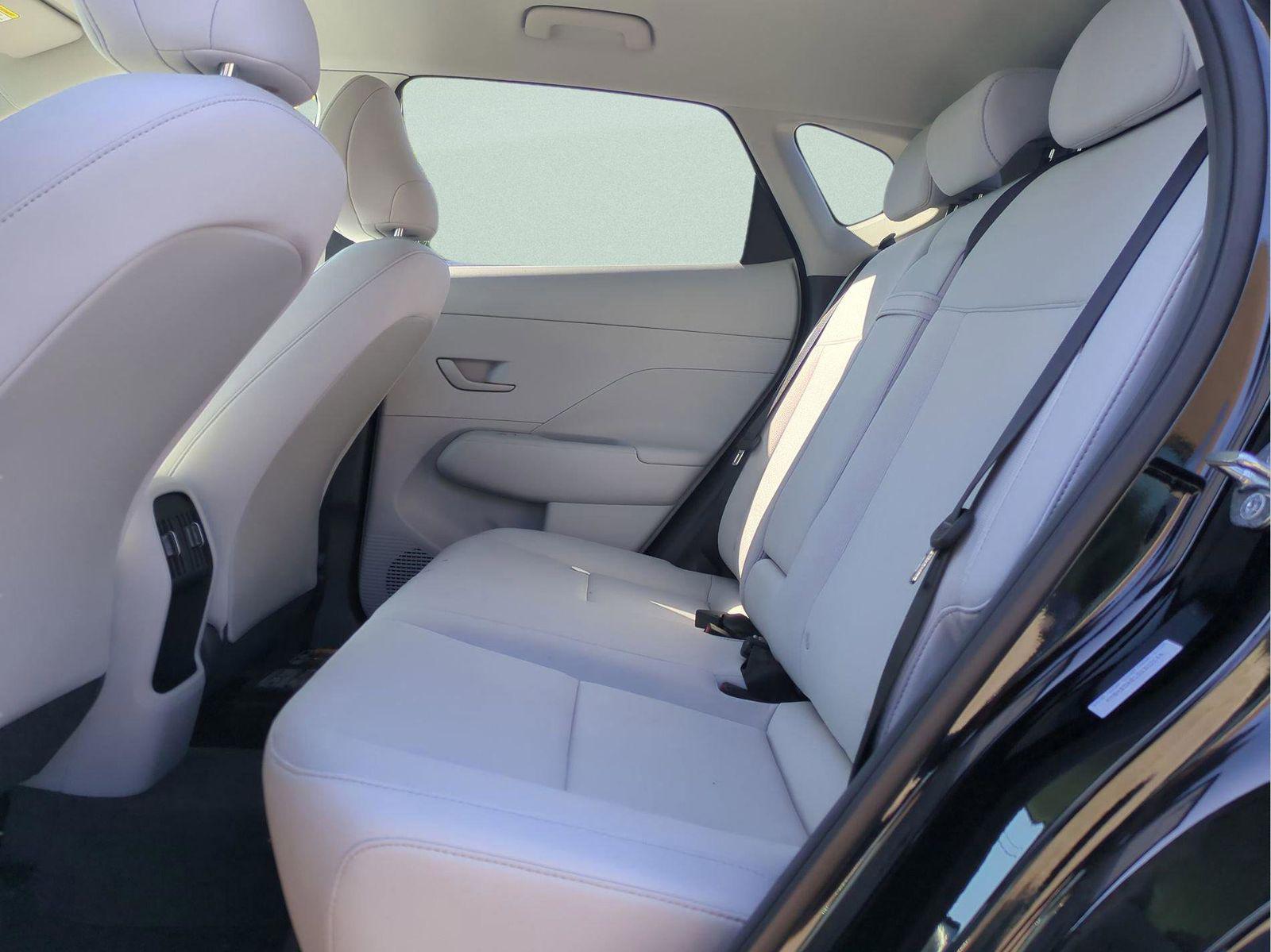 2025 Hyundai Kona SEL - Photo 18