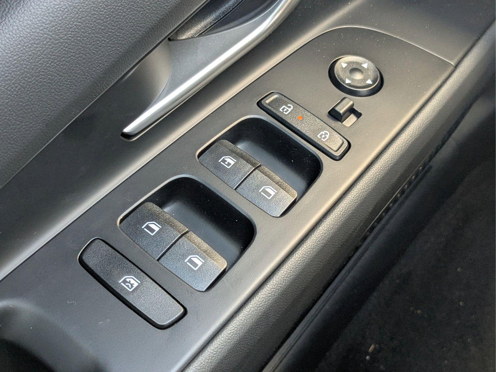 2025 Hyundai Elantra SE - Photo 25