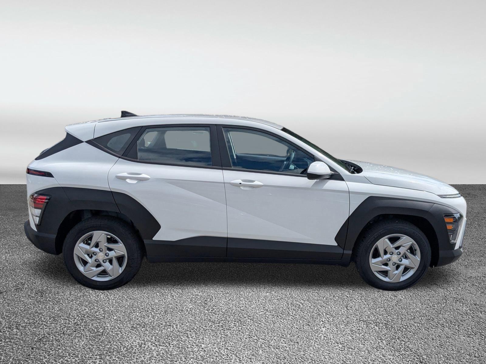 2026 Hyundai Kona SE photo 2