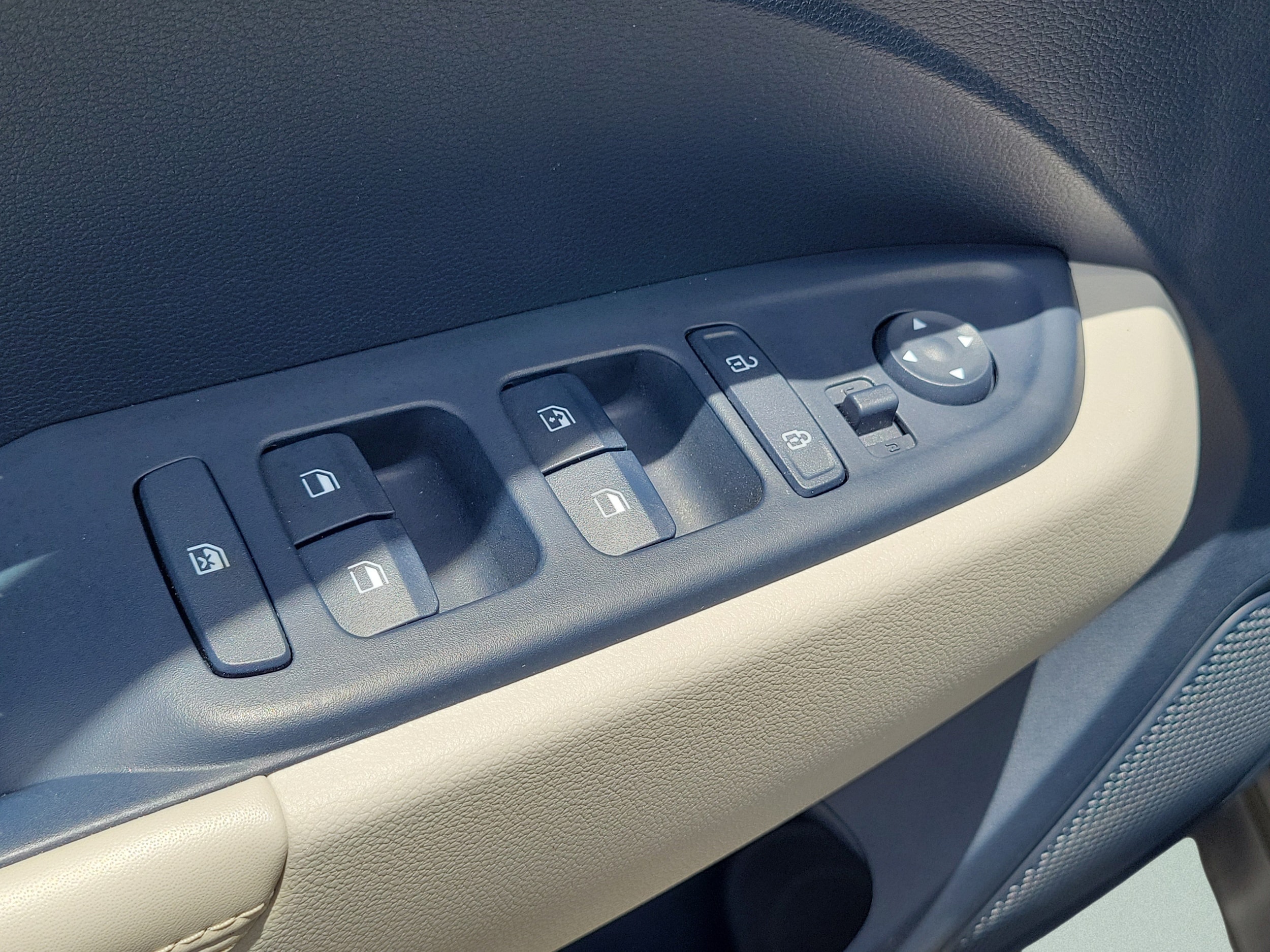 2023 Hyundai Venue Limited - Photo 23
