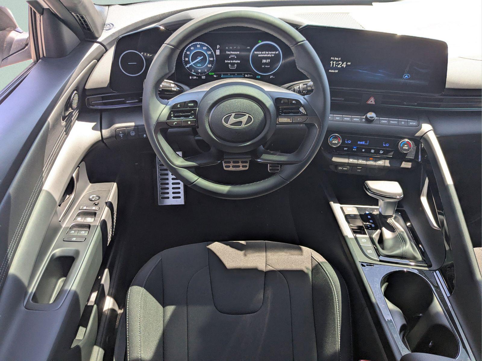 2025 Hyundai Elantra Blue - Photo 24