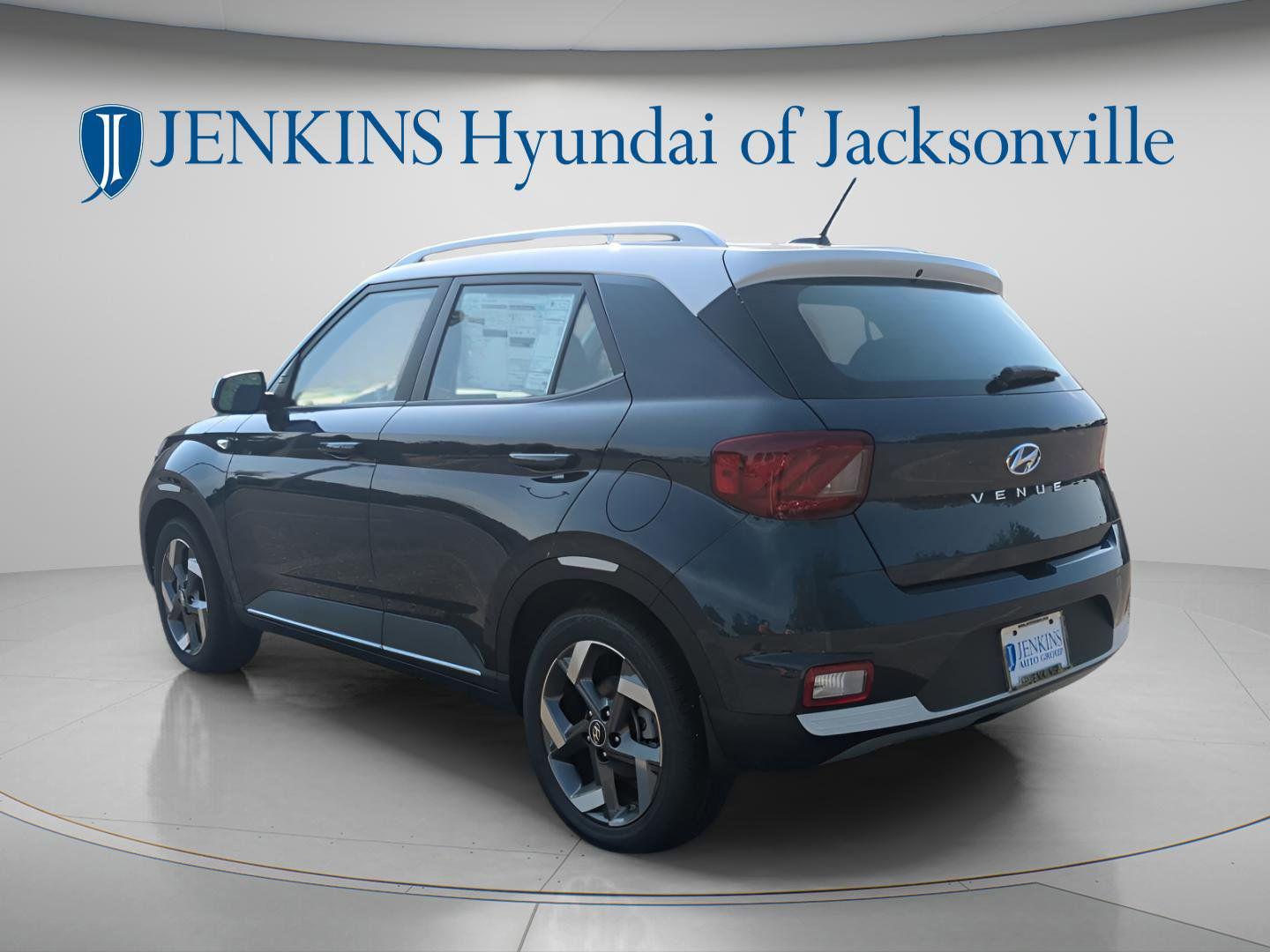 2025 Hyundai Venue Limited - Photo 8