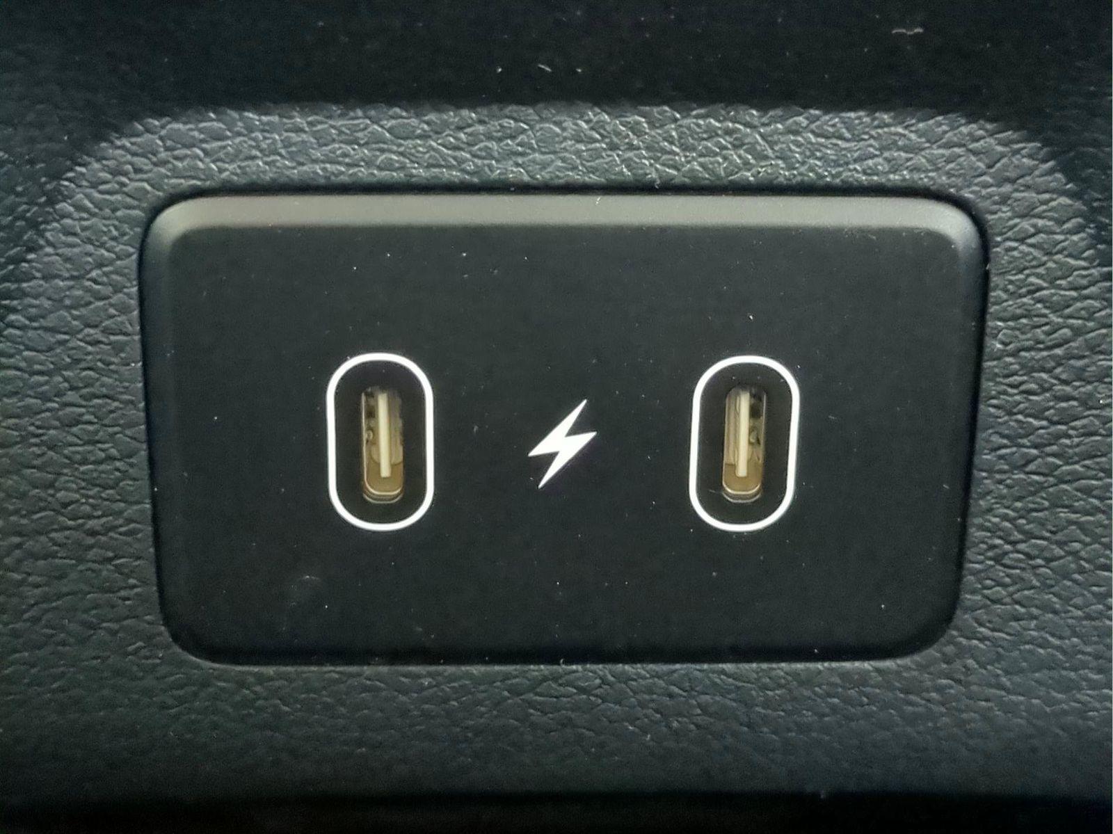2025 Hyundai Venue SEL - Photo 18