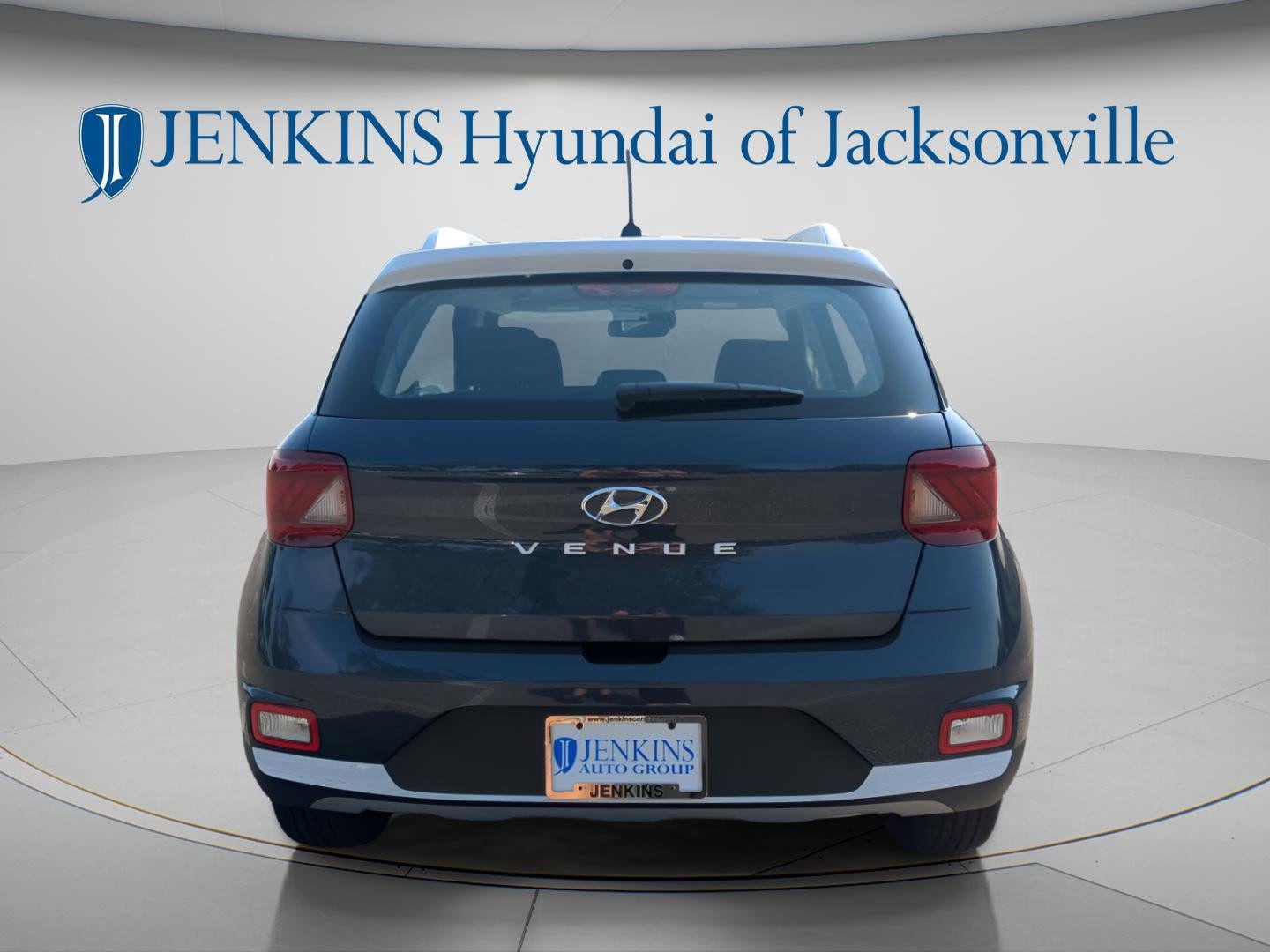 2025 Hyundai Venue Limited - Photo 6