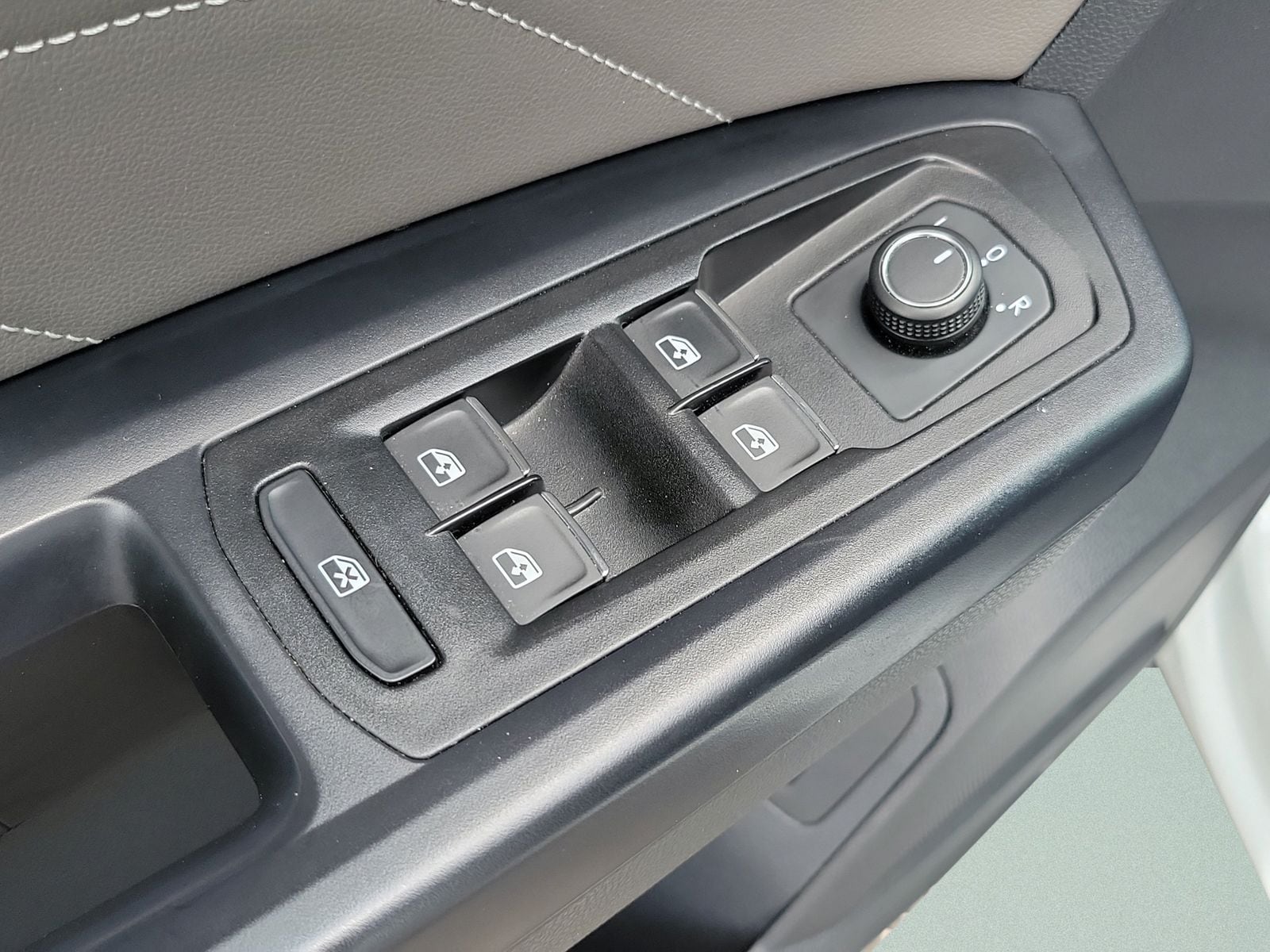 2021 Volkswagen Atlas Cross Sport SE w/Tech R-Line - Photo 30
