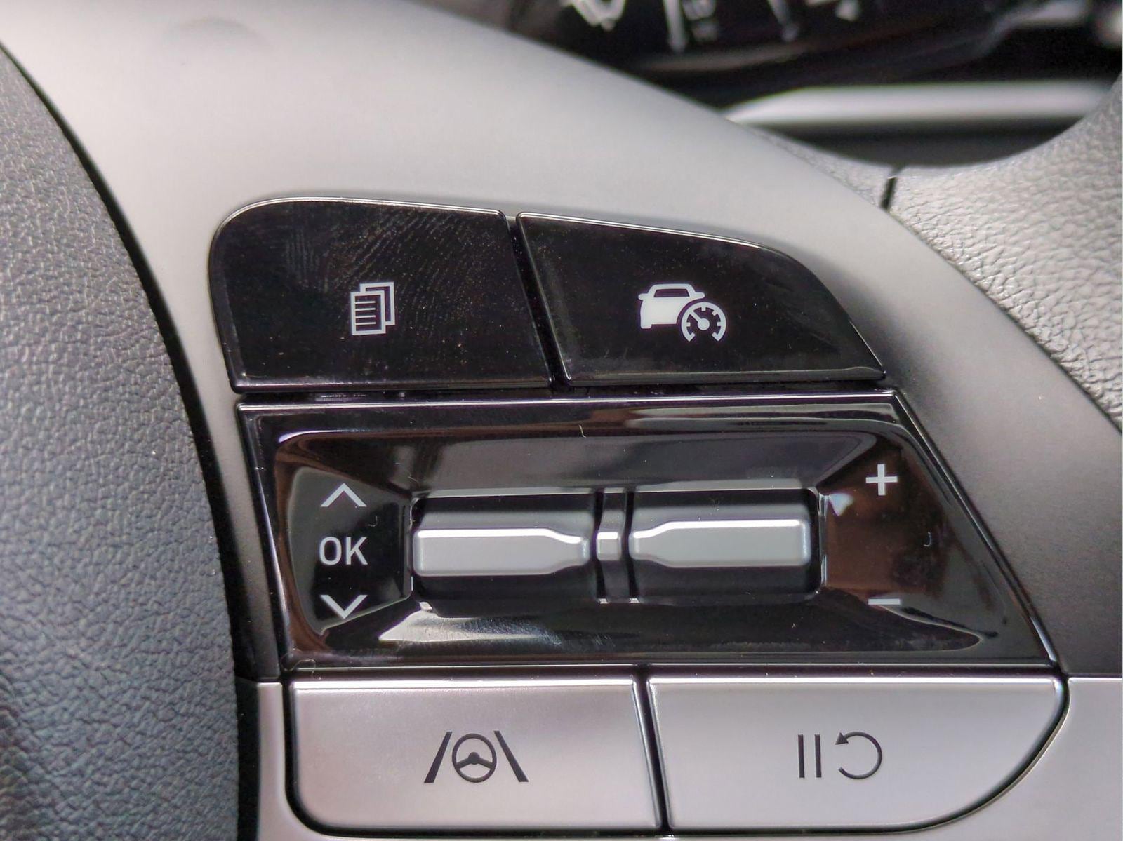 2025 Hyundai Elantra SE - Photo 31