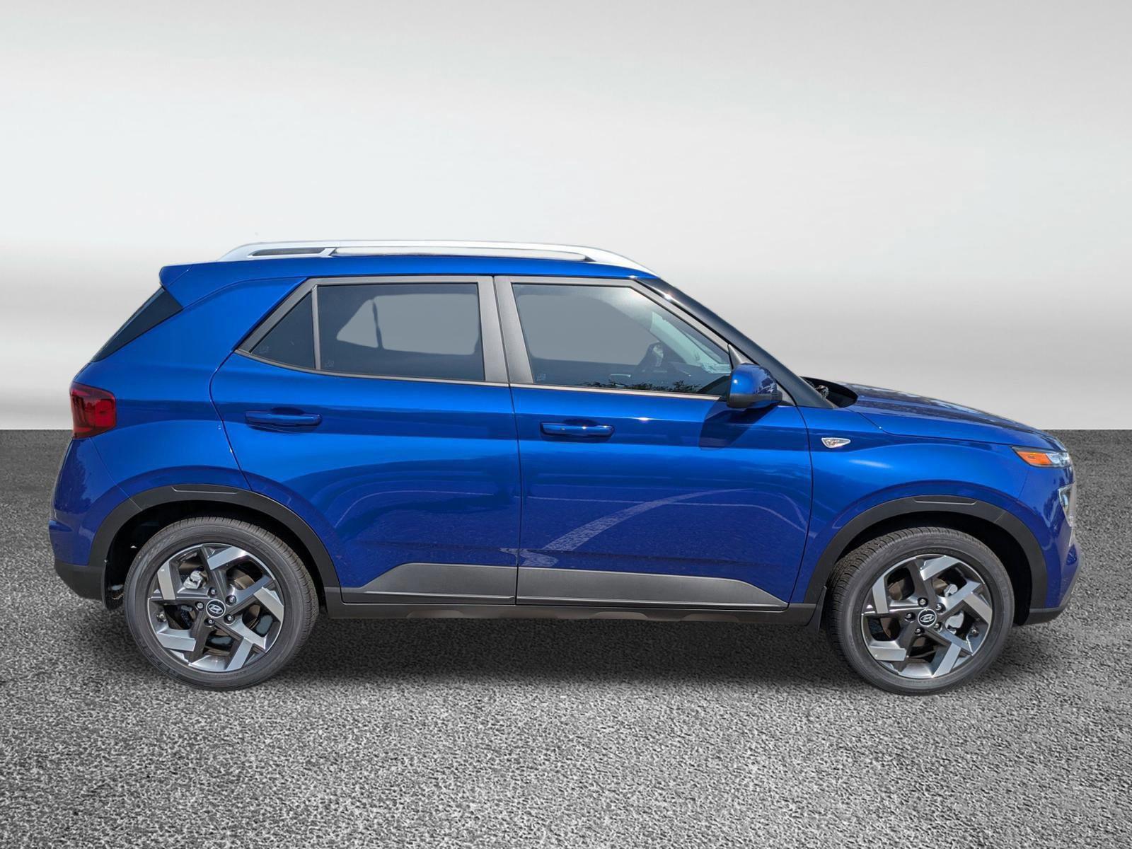 2025 Hyundai Venue SEL photo 2