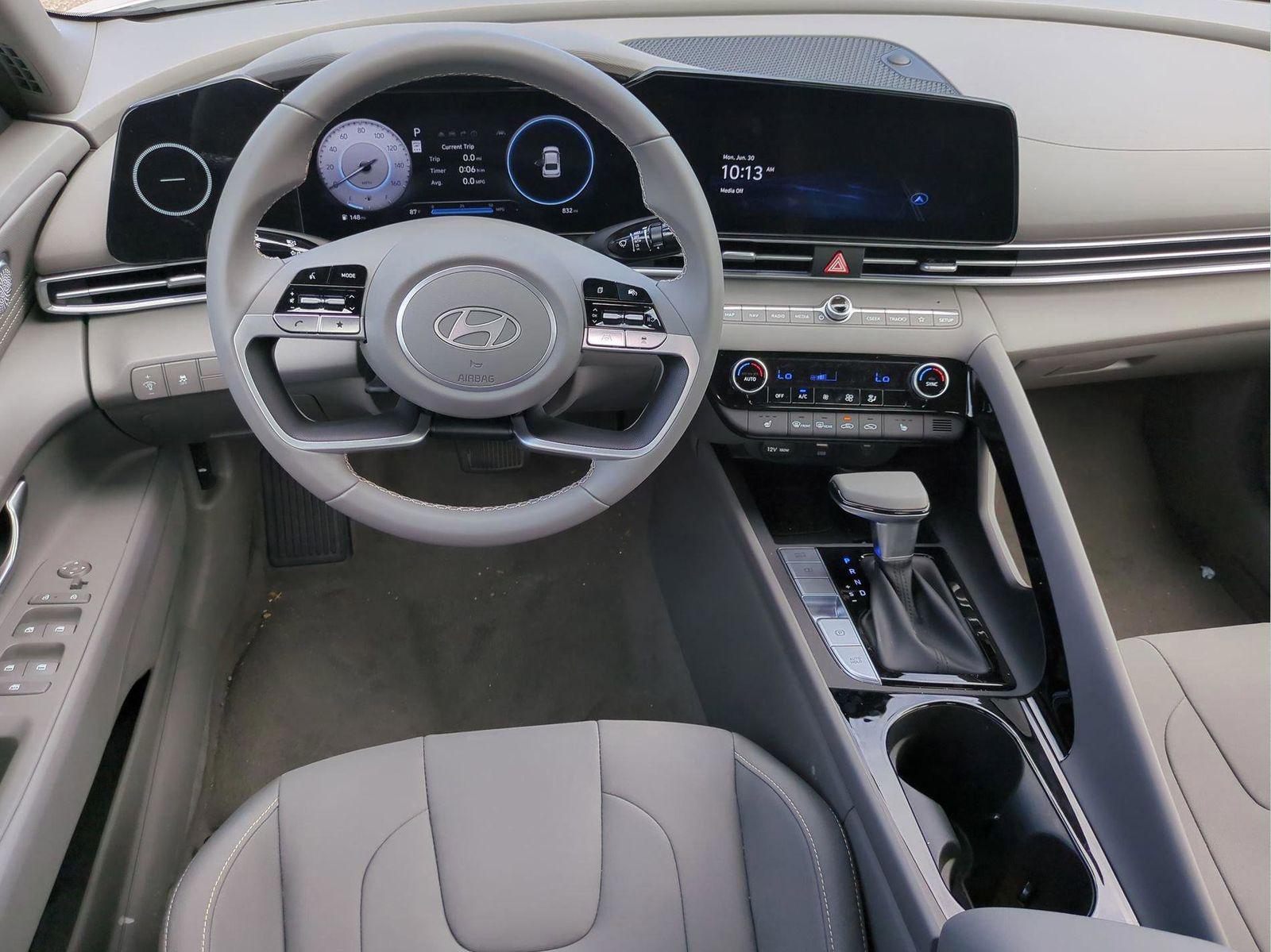 2025 Hyundai Elantra SEL - Photo 19
