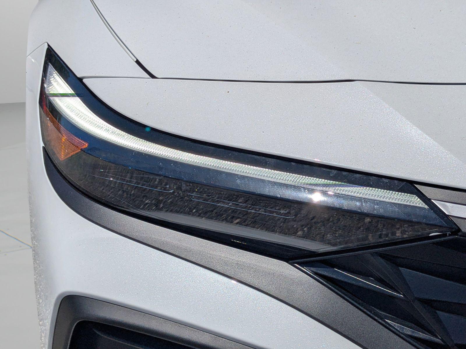 2025 Hyundai Elantra Blue - Photo 16