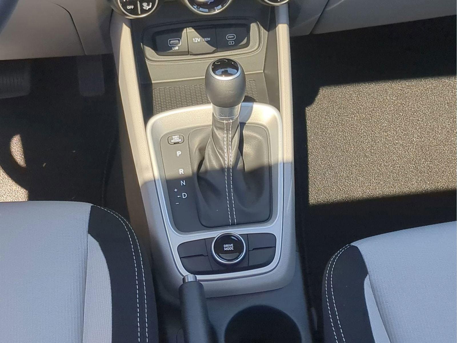 2025 Hyundai Venue SEL - Photo 22