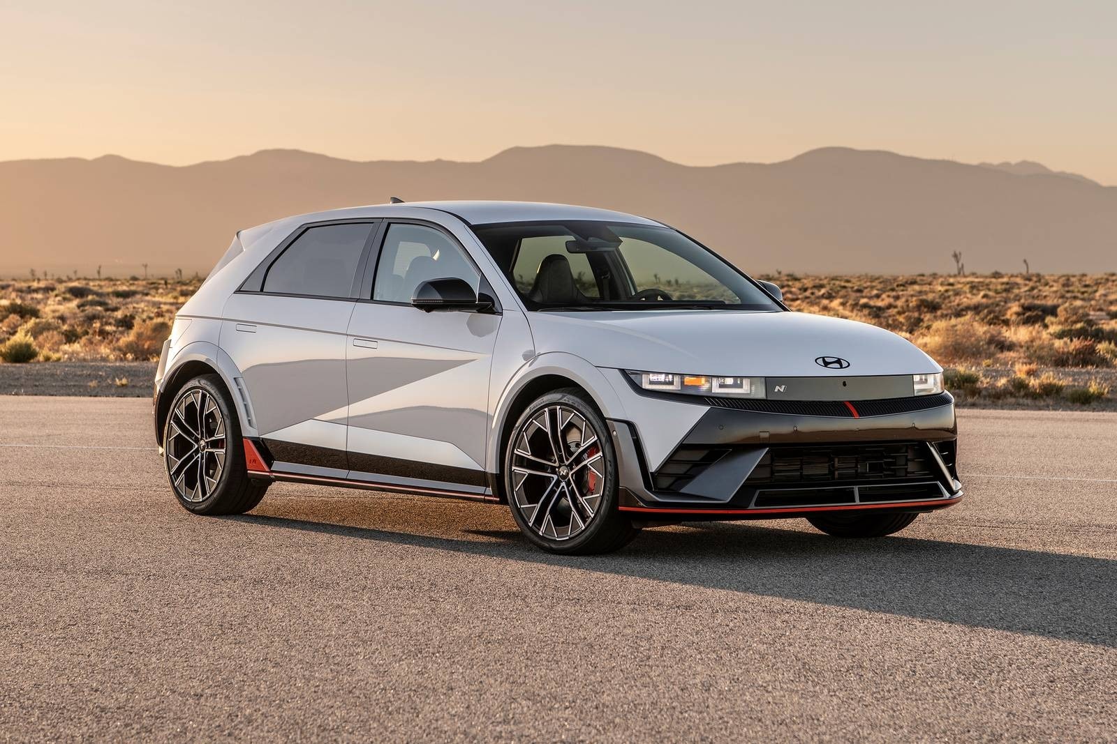 2025_hyundai_ioniq-5-n_4dr-suv_b.jpg