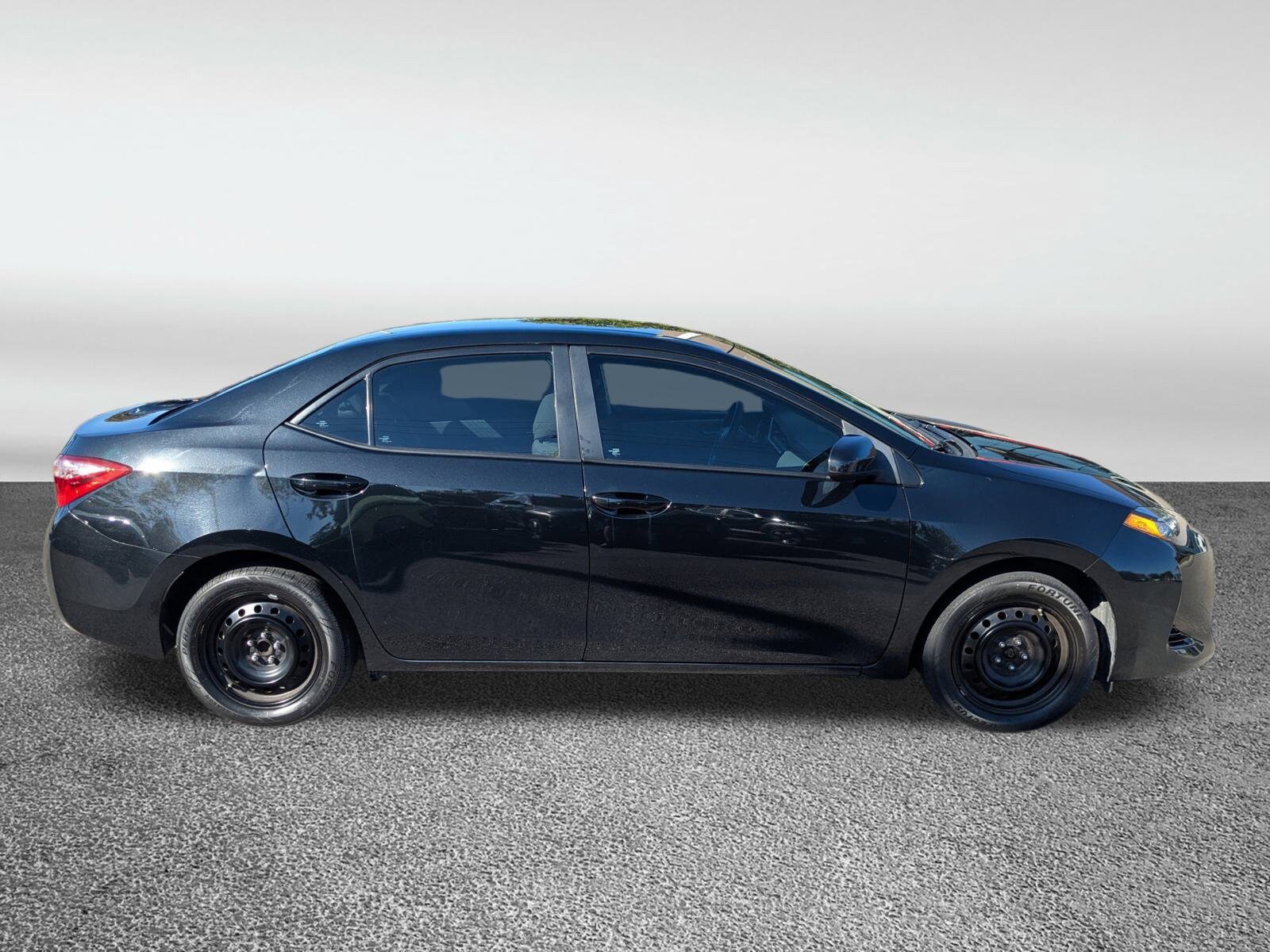 2017 Toyota Corolla L photo 2