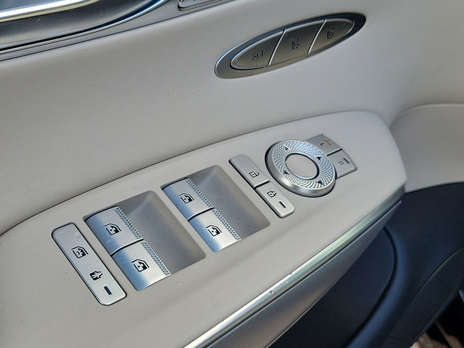 2023 GENESIS GV70 Standard - Photo 28