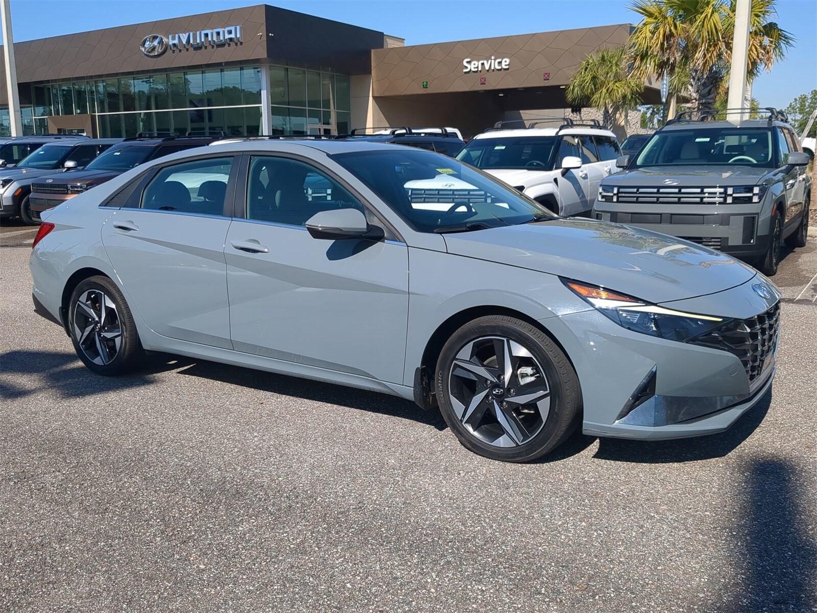 2022 Hyundai Elantra SEL photo 2