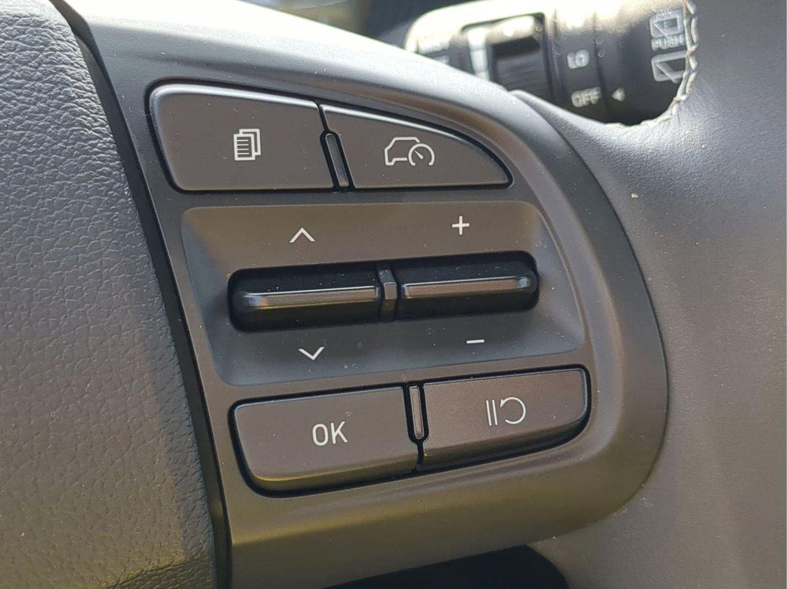 2025 Hyundai Venue SEL - Photo 29