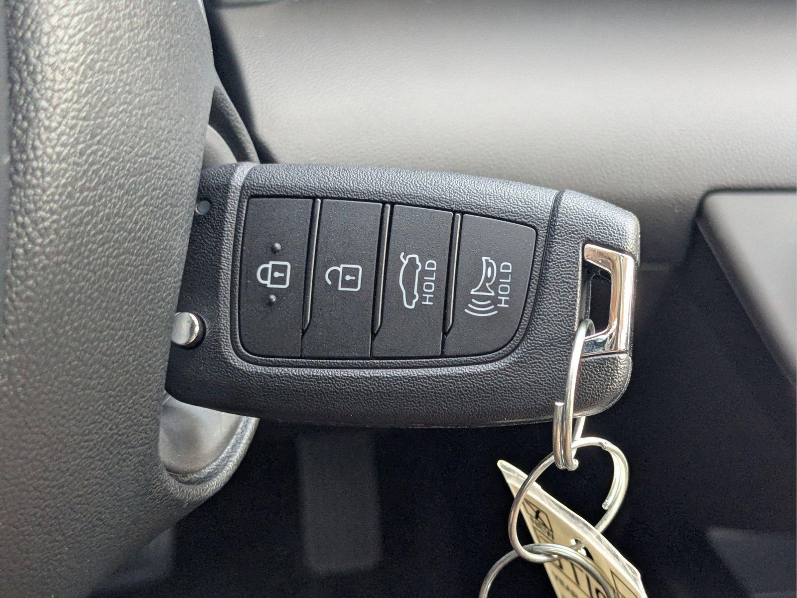 2025 Hyundai Elantra SE - Photo 34
