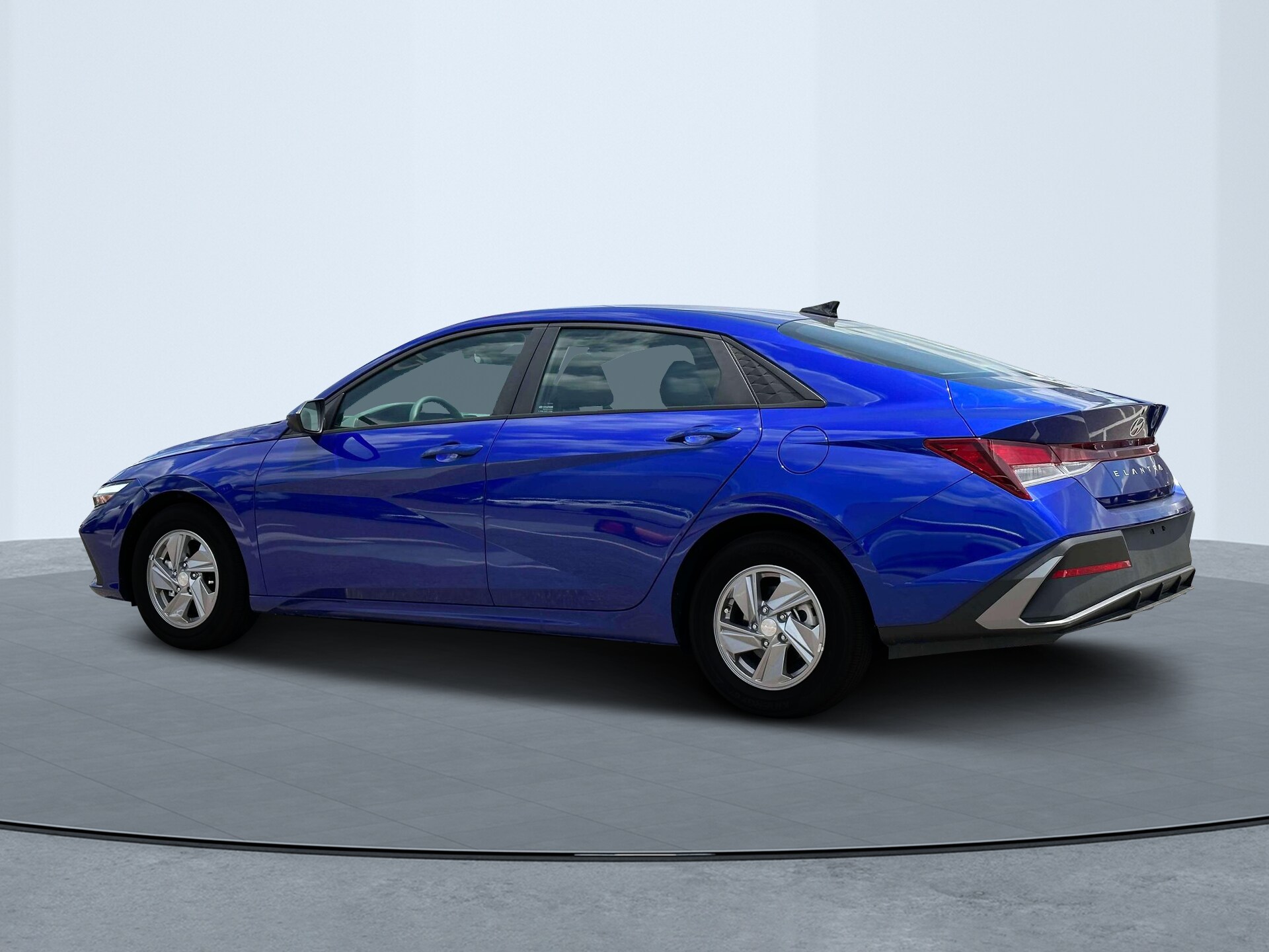 2025 Hyundai Elantra SE photo 4