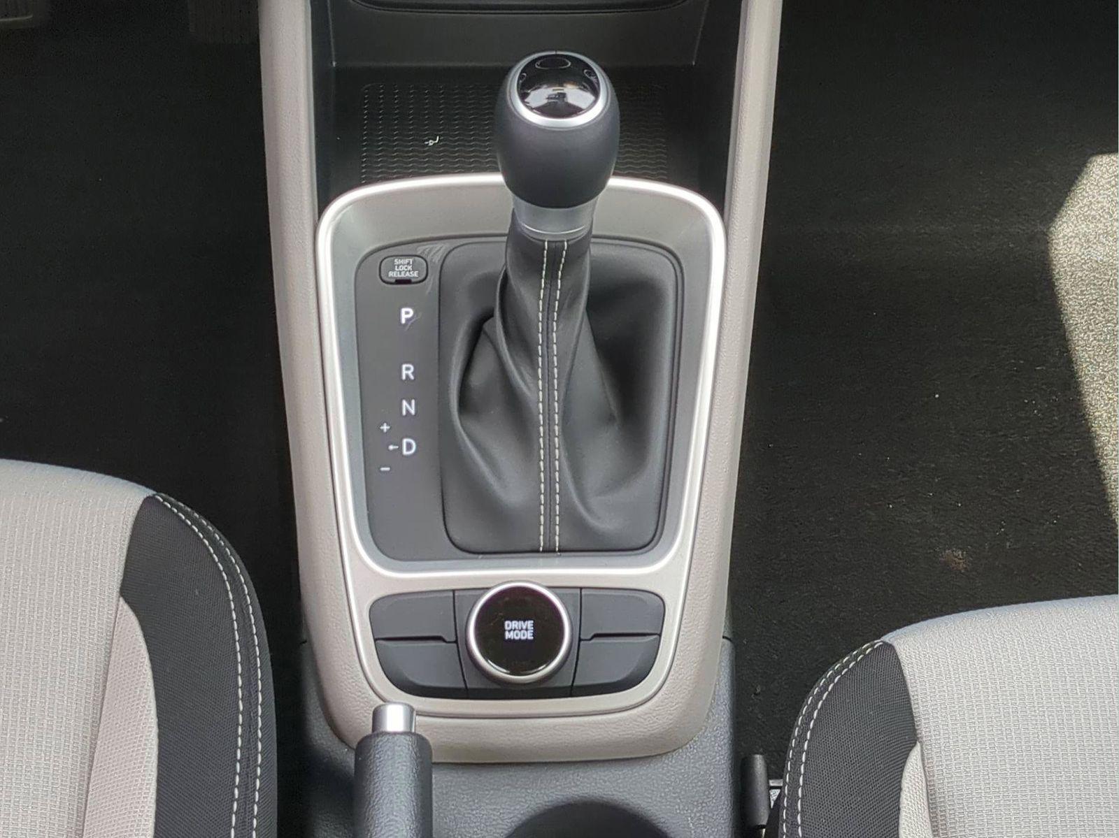 2025 Hyundai Venue SEL - Photo 23