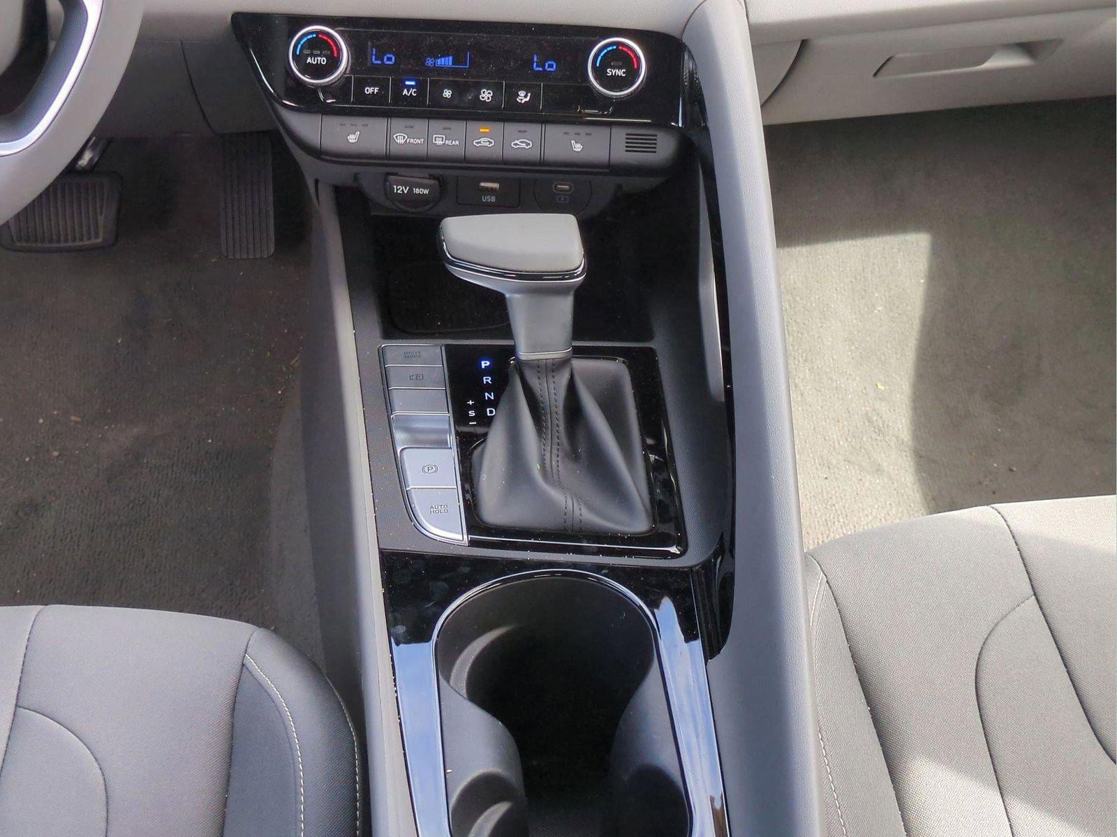 2025 Hyundai Elantra SEL - Photo 22