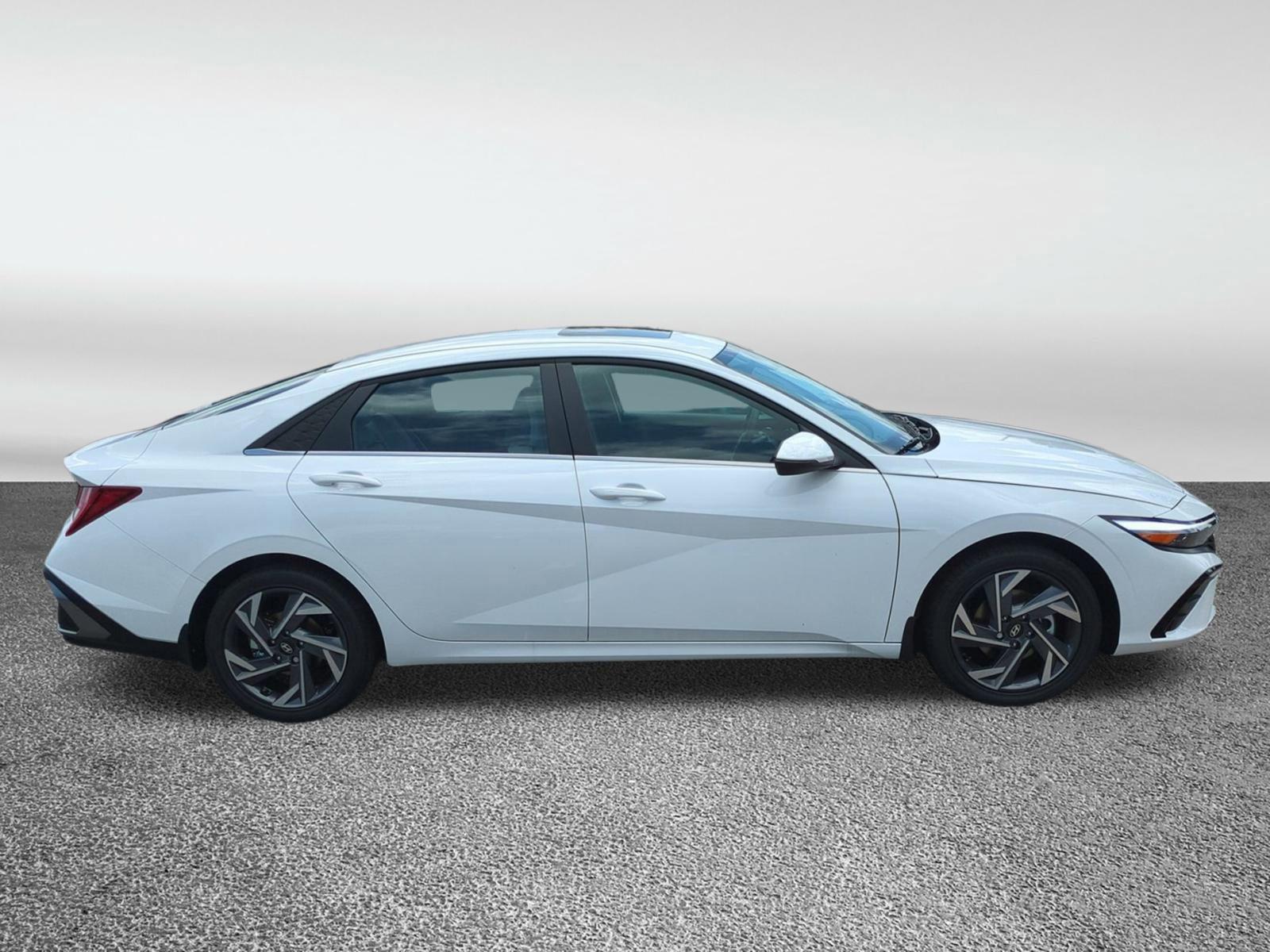2025 Hyundai Elantra Hybrid Limited photo 2