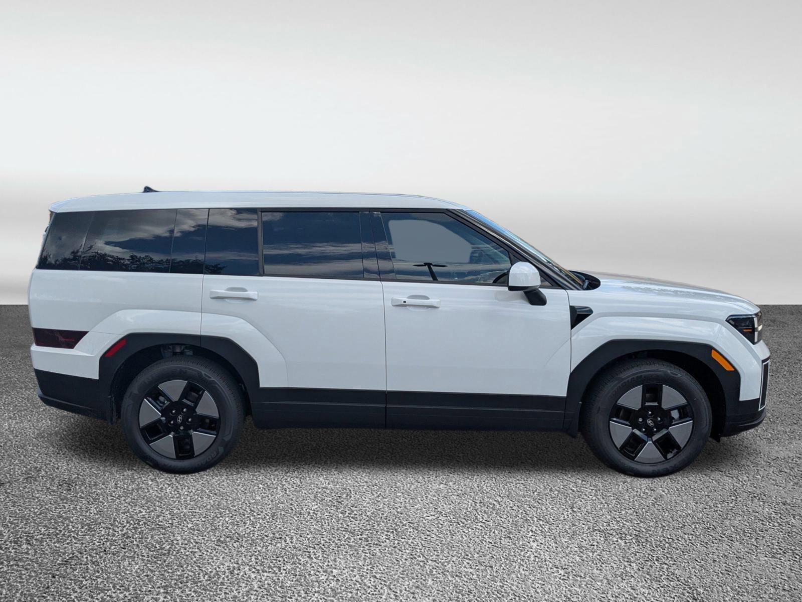 2026 Hyundai Santa Fe SE photo 2