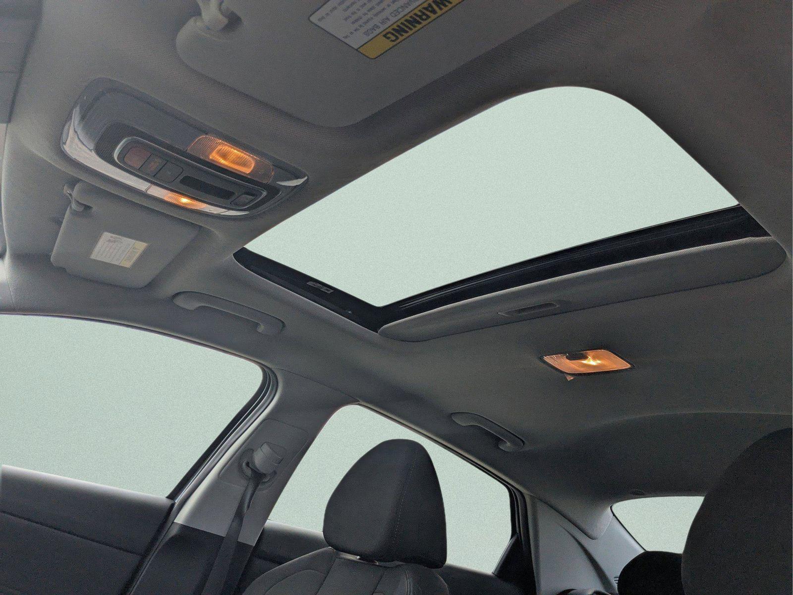 2025 Hyundai Elantra SEL - Photo 23