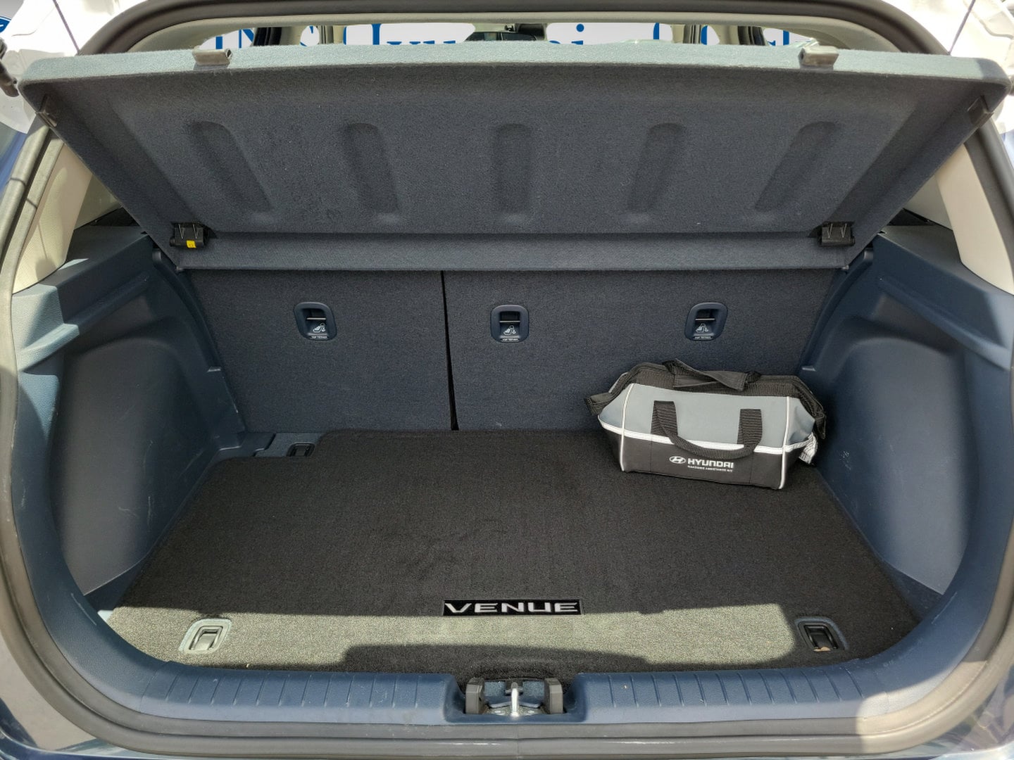 2023 Hyundai Venue Limited - Photo 11