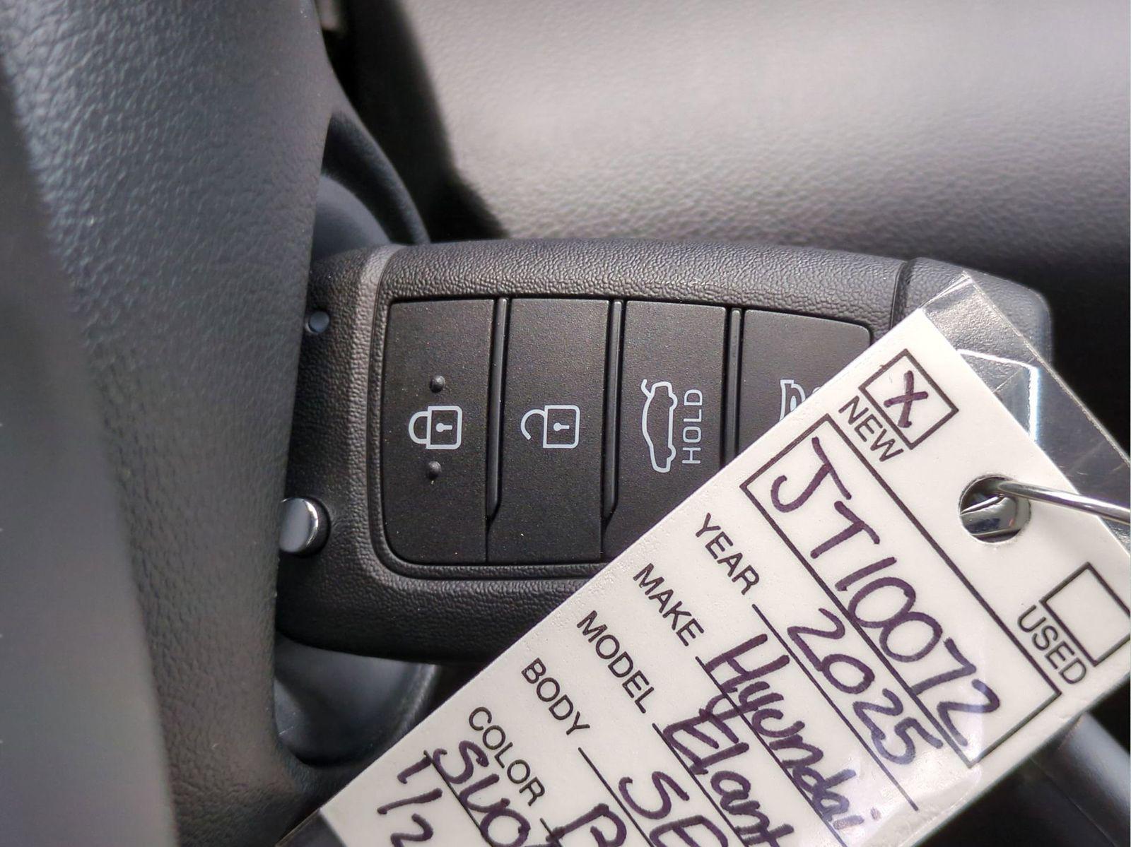 2025 Hyundai Elantra SE - Photo 36