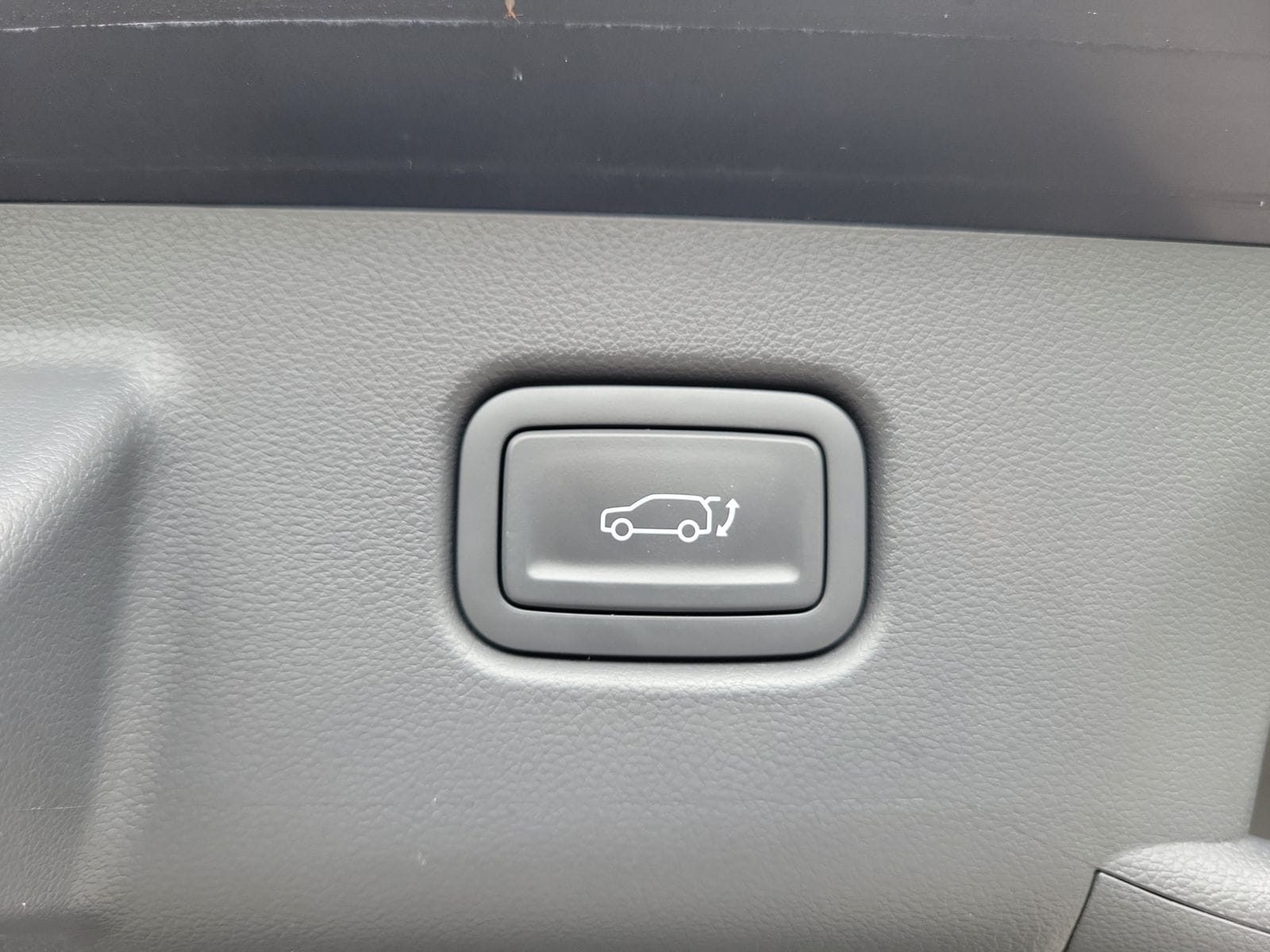 2025 Hyundai Kona Limited - Photo 17