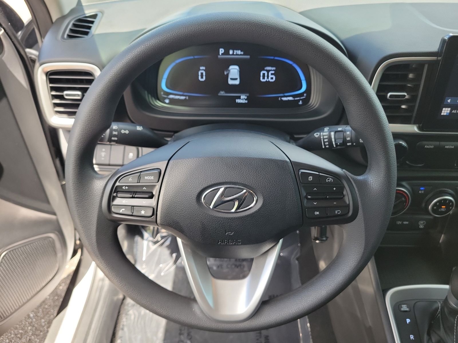 2025 Hyundai Venue SE - Photo 28