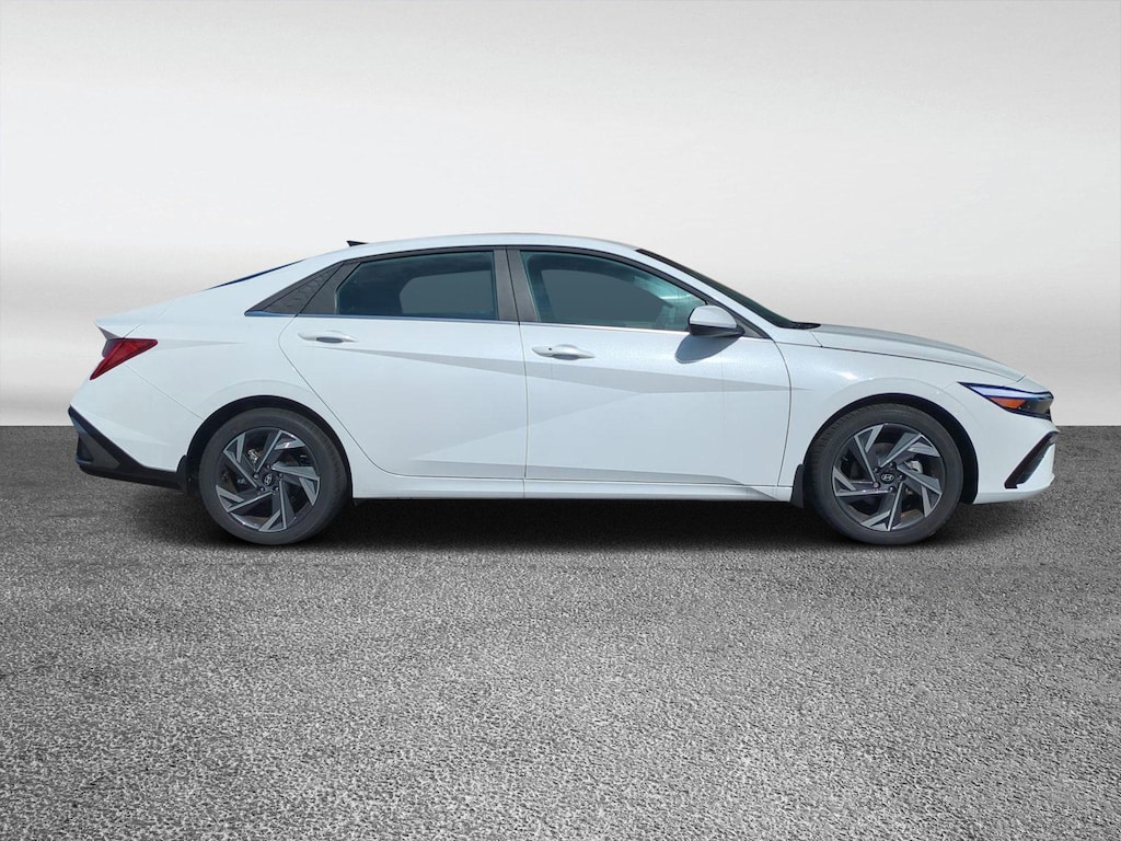 New 2025 Hyundai Elantra SEL Convenience Sedan