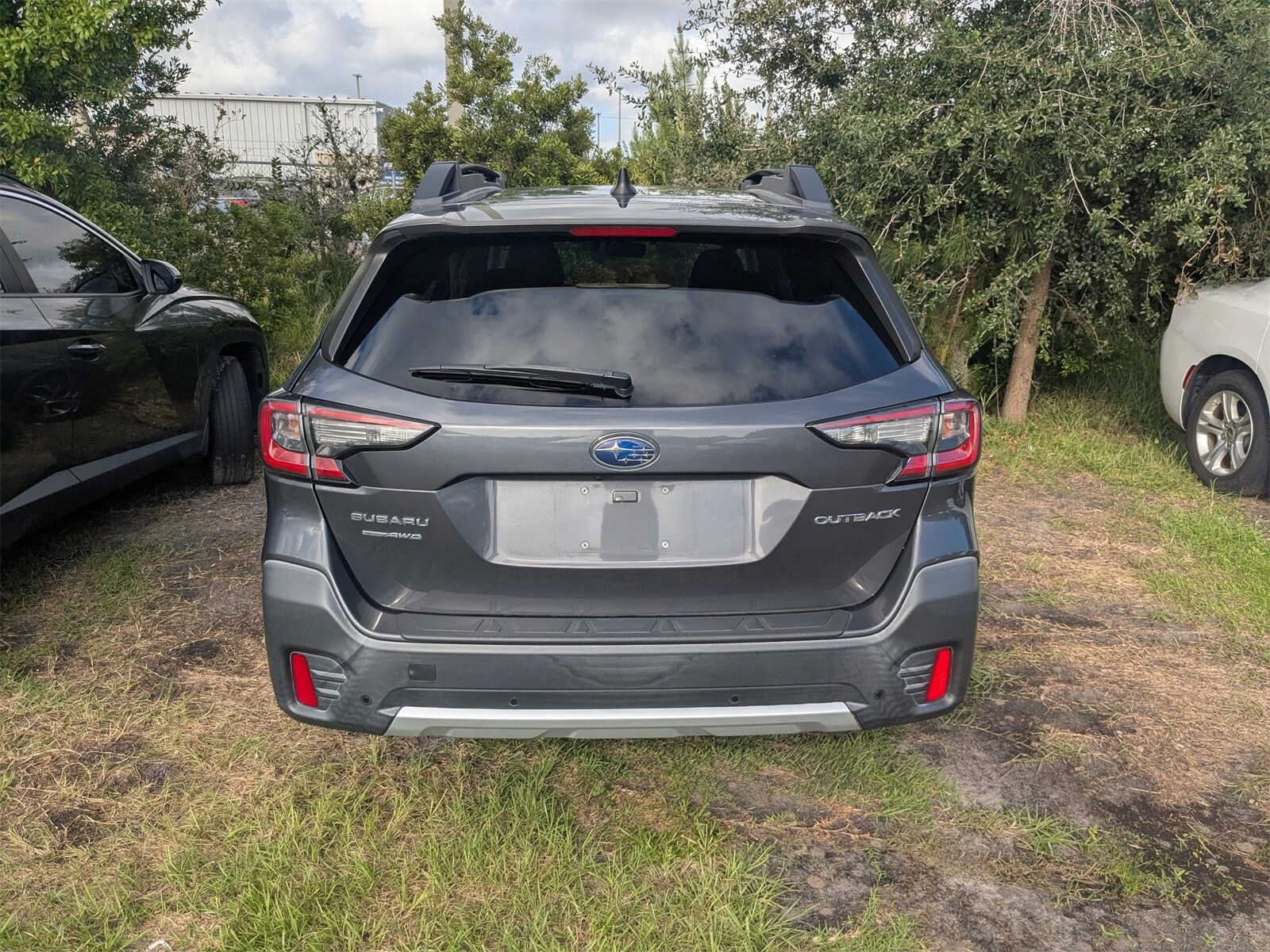 2020 Subaru Outback Limited photo 3
