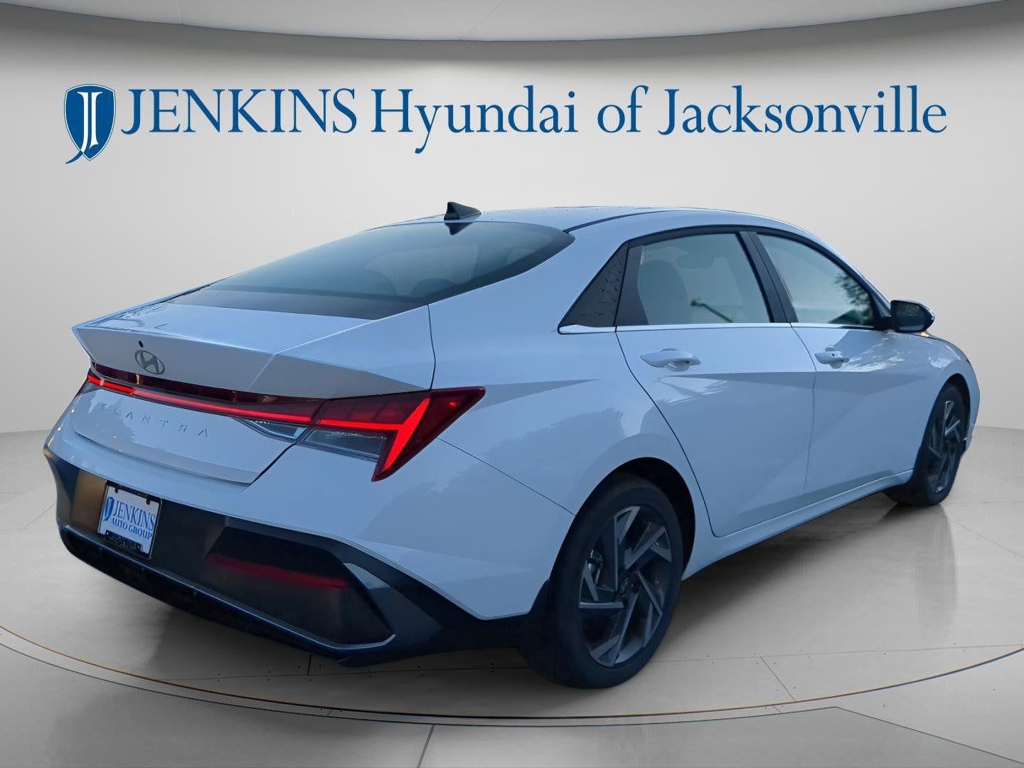 2025 Hyundai Elantra SEL - Photo 4