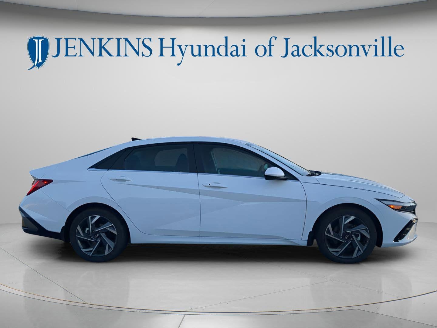 2025 Hyundai Elantra SEL - Photo 2