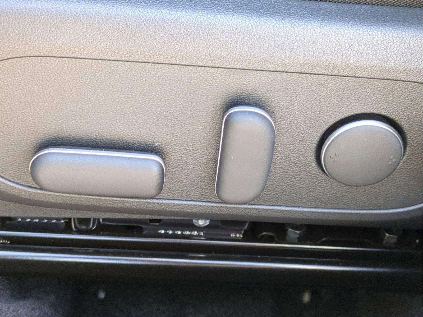 2025 Hyundai Kona SEL Convenience - Photo 23