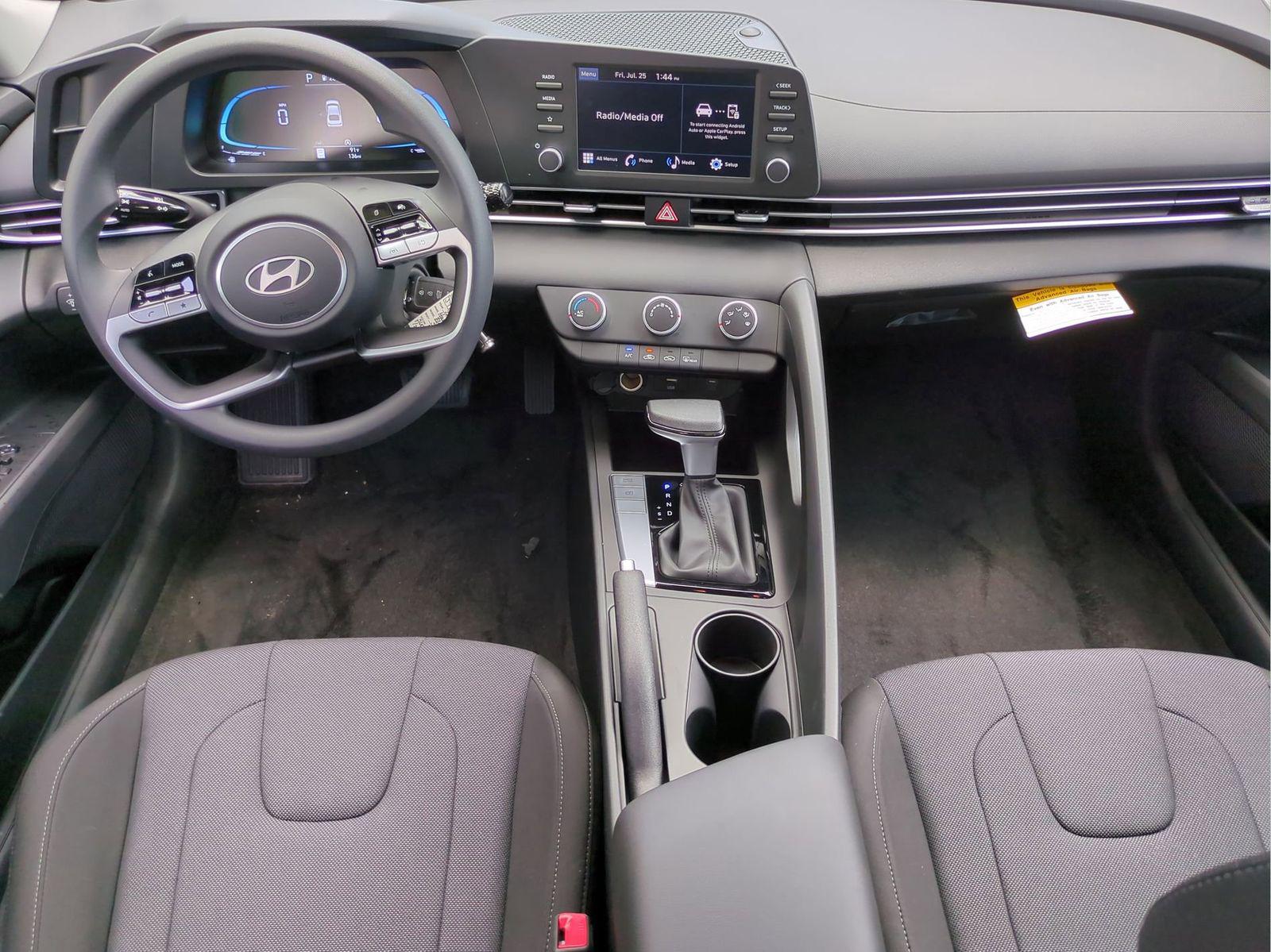2025 Hyundai Elantra SE - Photo 21