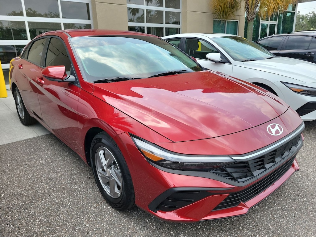 Used 2025 Hyundai Elantra SE Sedan