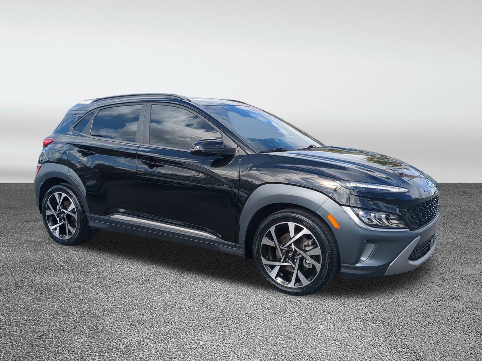 2023 Hyundai Kona Limited photo 2