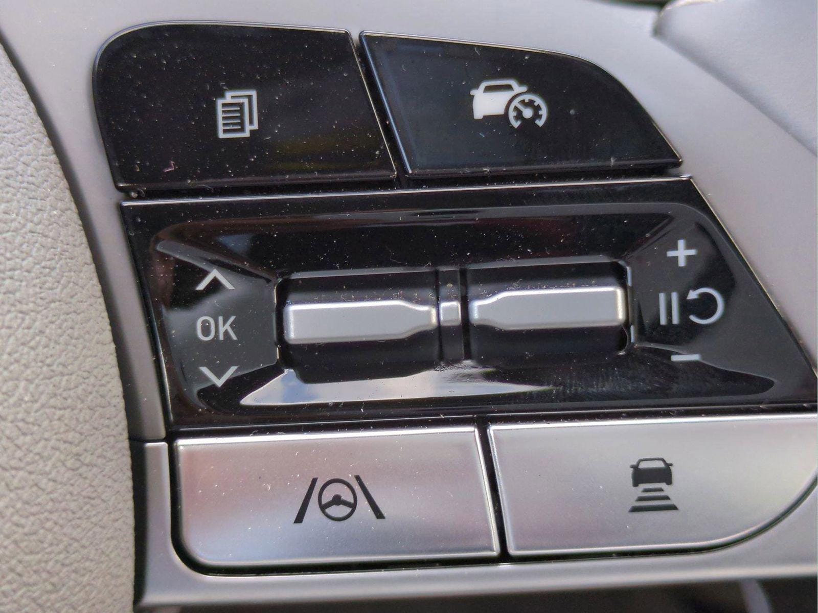 2025 Hyundai Elantra SEL - Photo 29