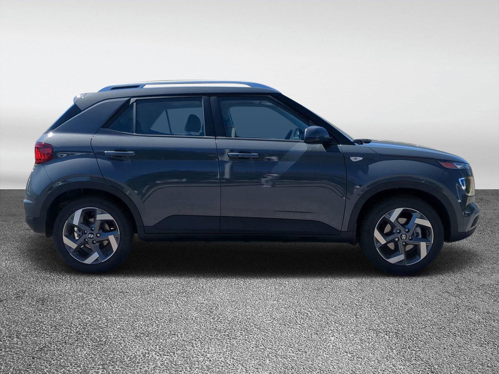 2025 Hyundai Venue SEL photo 2
