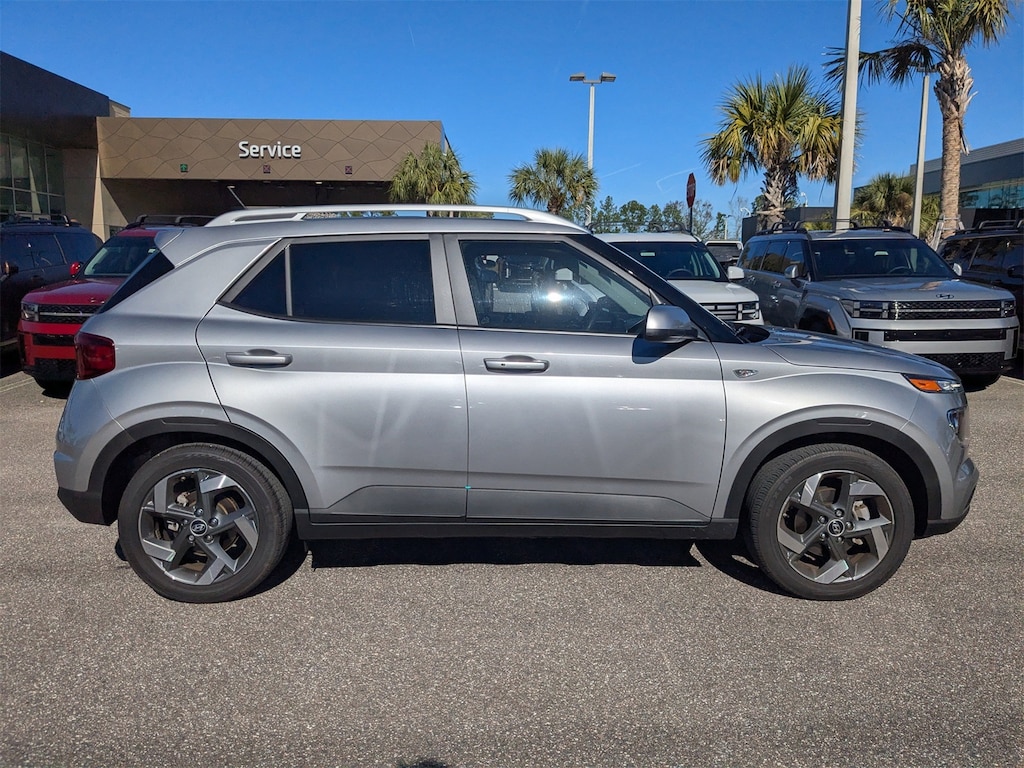 Used 2024 Hyundai Venue SEL SUV