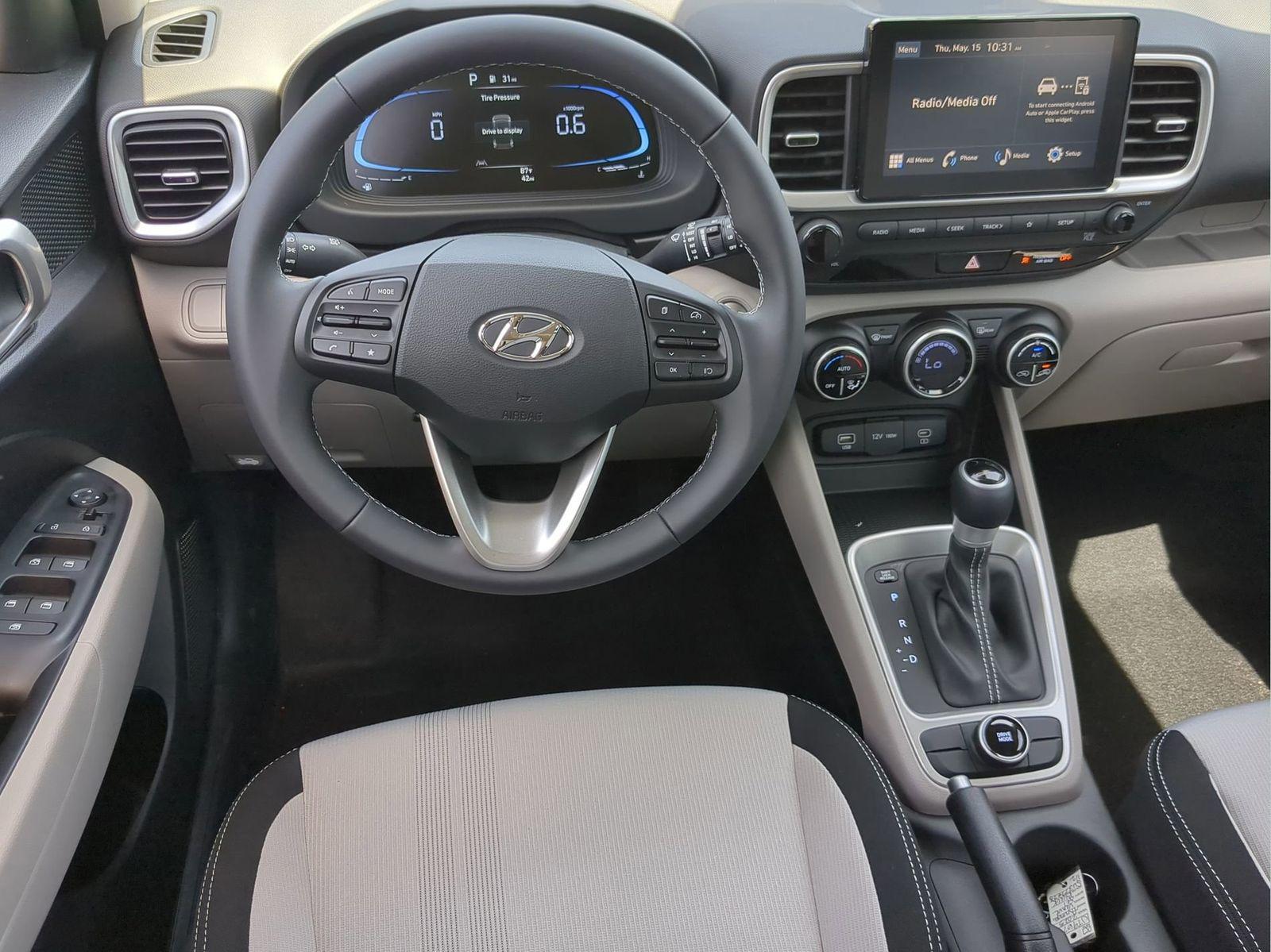 2025 Hyundai Venue SEL - Photo 20