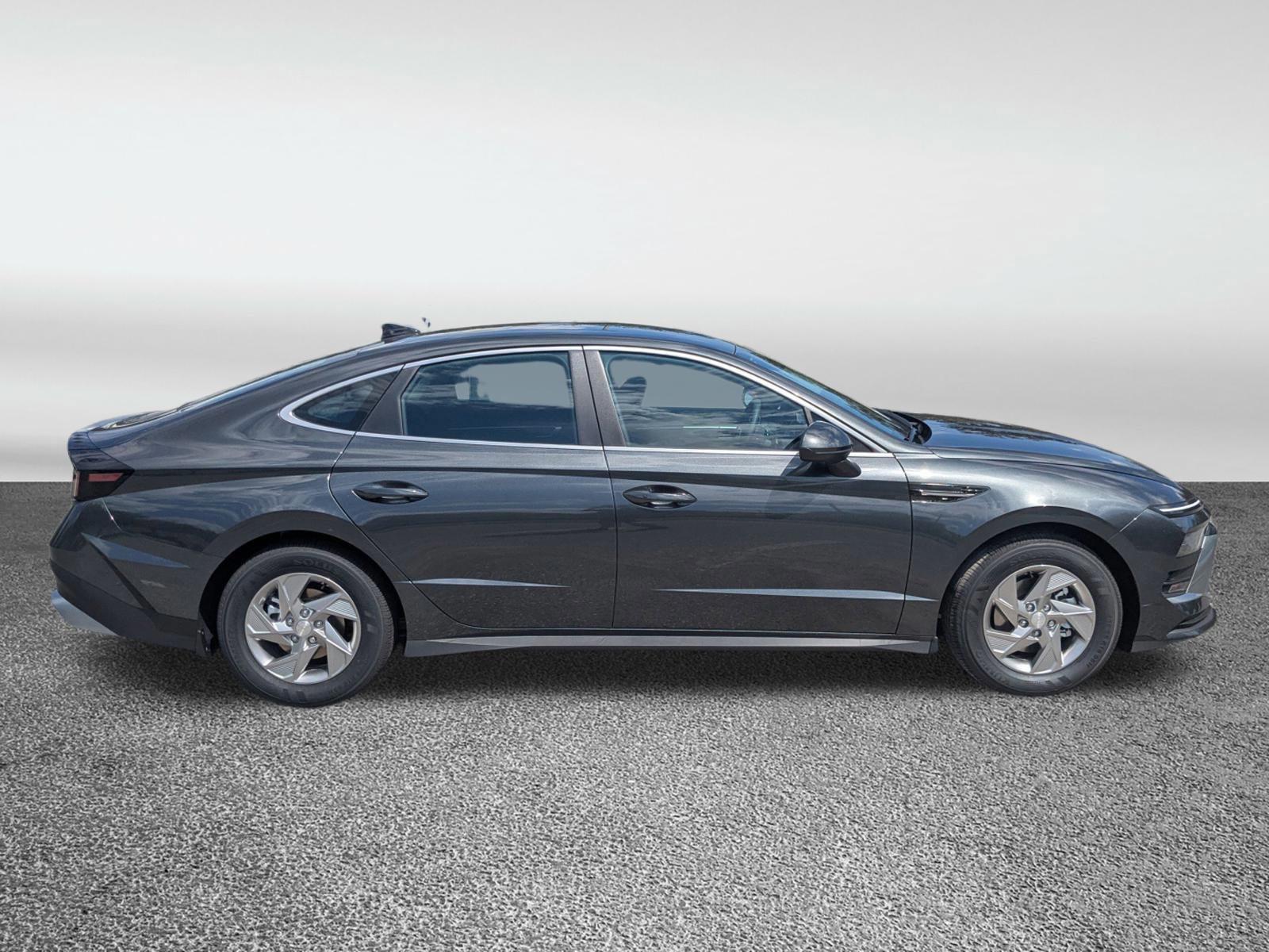 2026 Hyundai Sonata SE photo 2