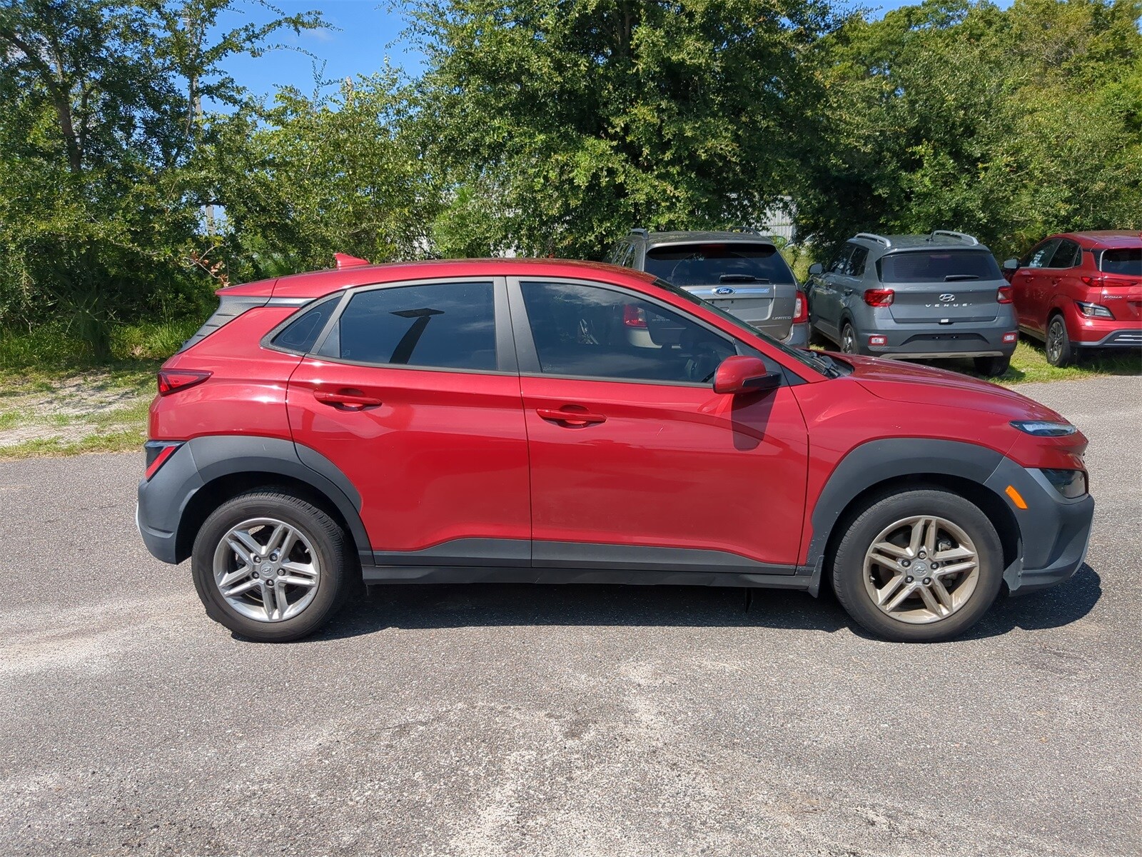 2022 Hyundai Kona SE photo 2