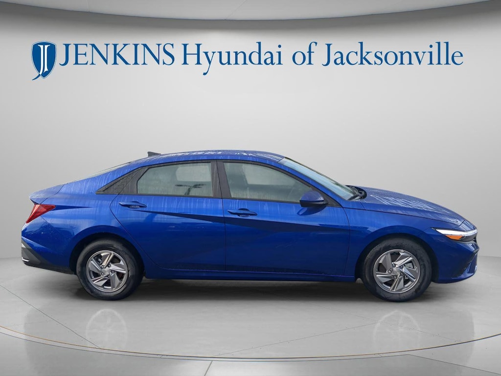 New 2025 Hyundai Elantra SE Sedan