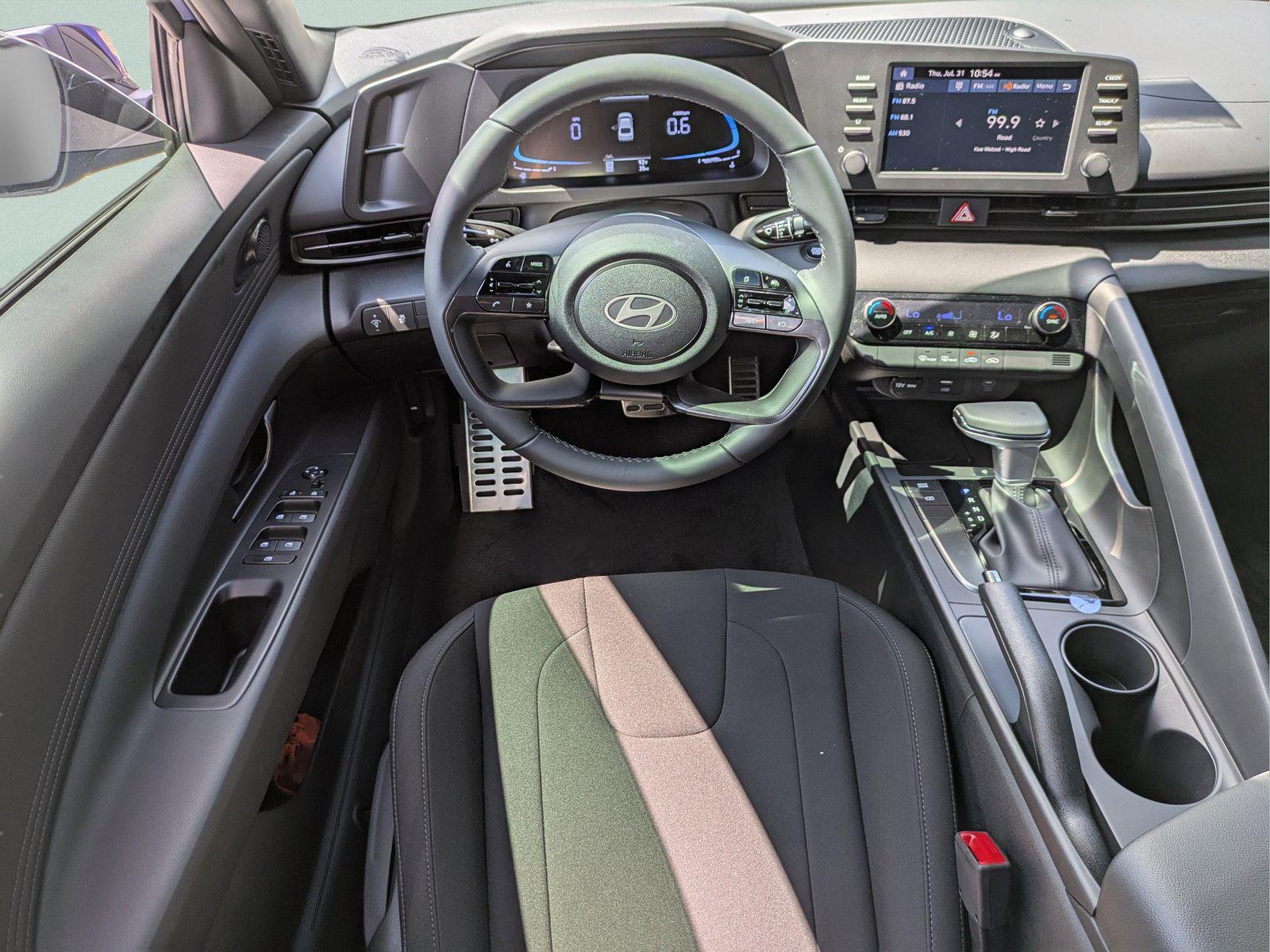 2025 Hyundai Elantra SEL - Photo 24