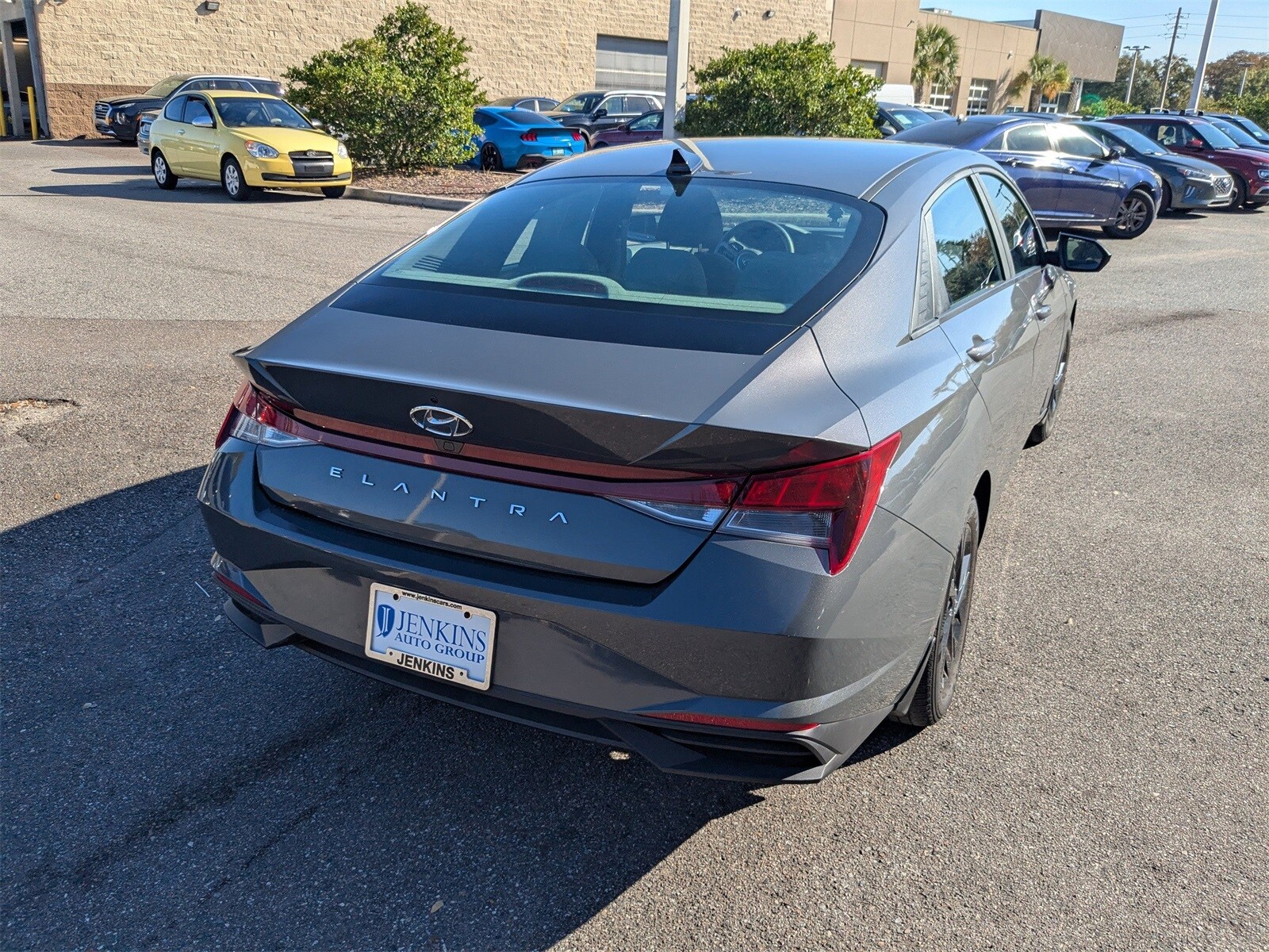 2023 Hyundai Elantra SEL photo 2